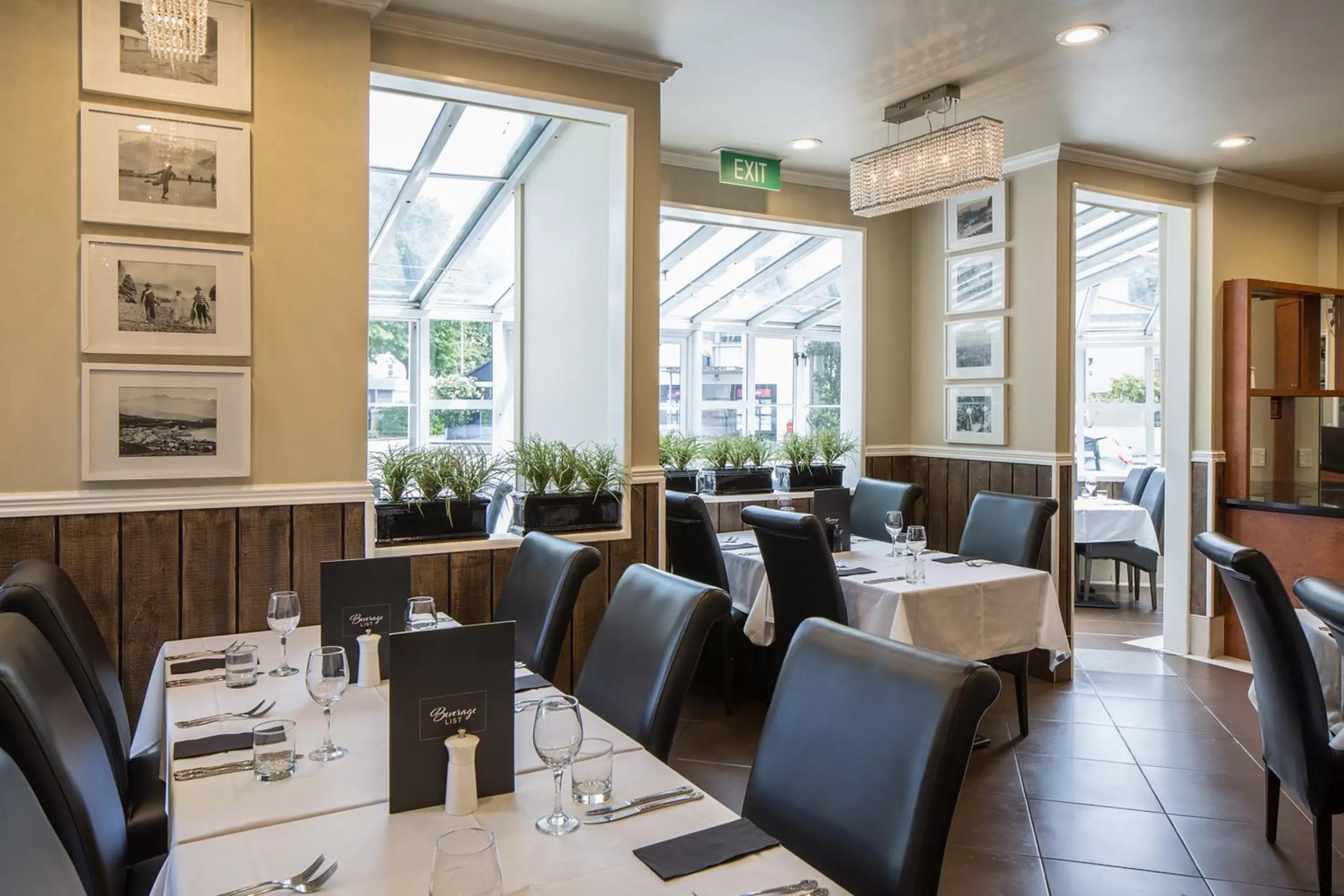 Restaurant/places to eat in Pavilions Hotel