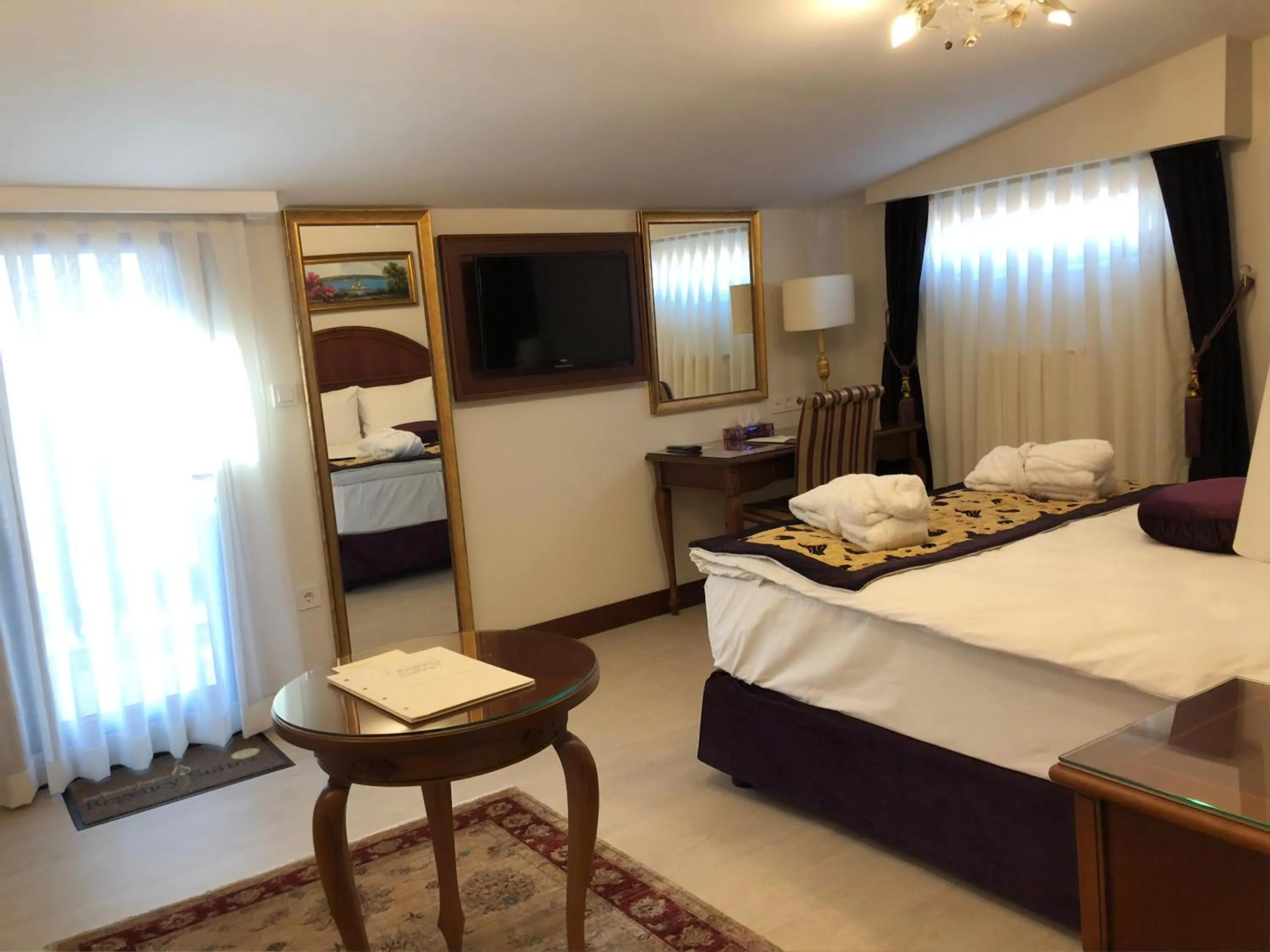 Photo of the whole room, Bed in GLK PREMIER Regency Suites & Spa