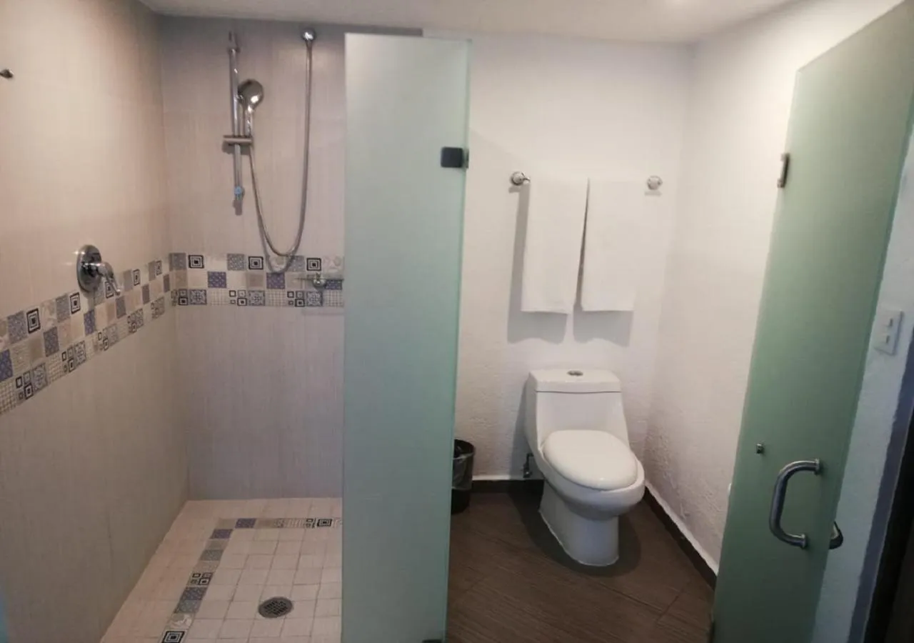 Bathroom in Hotel Las Puertas de Tepoztlan