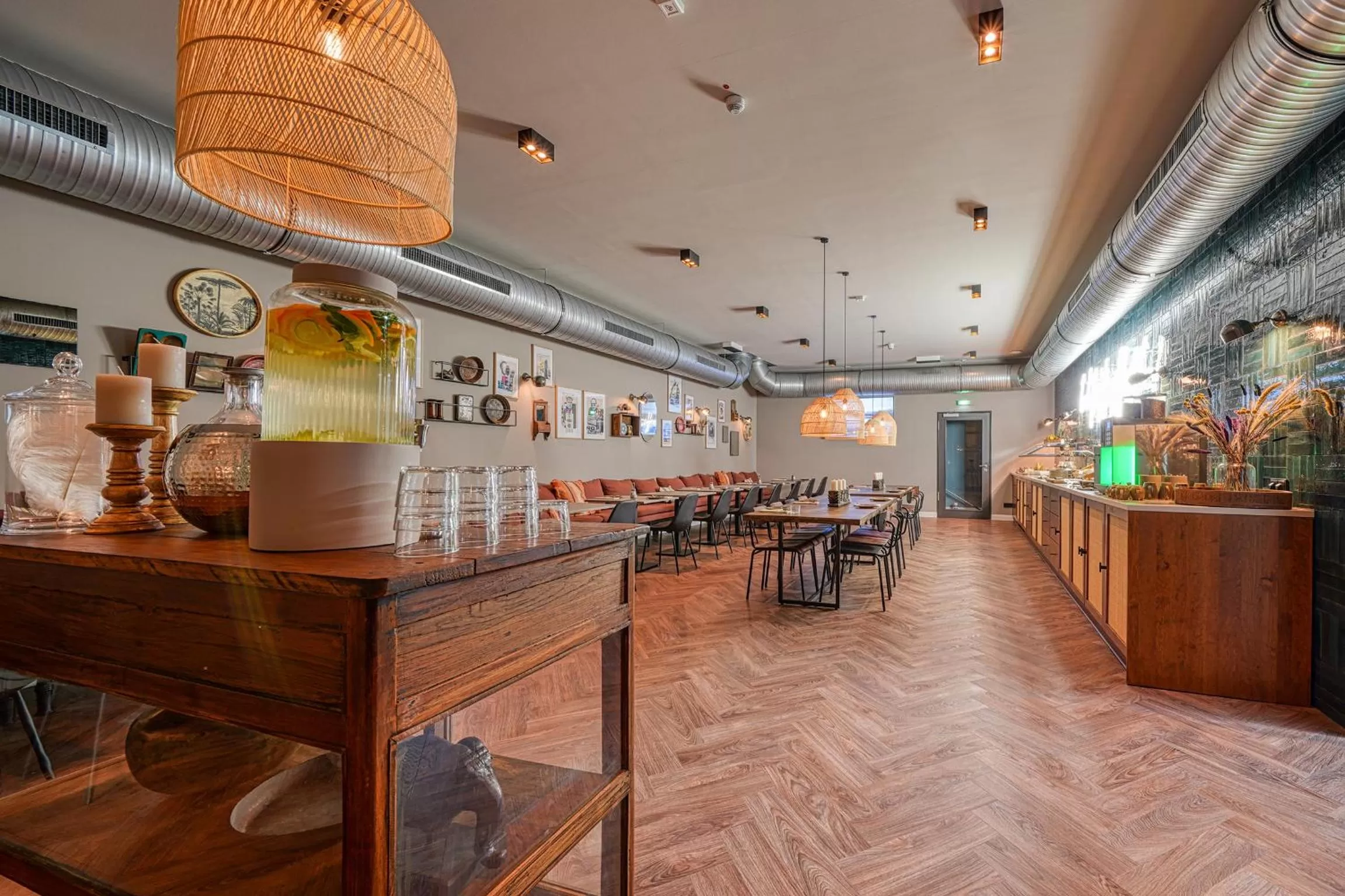 Restaurant/places to eat in NYCE Hotel Bonn