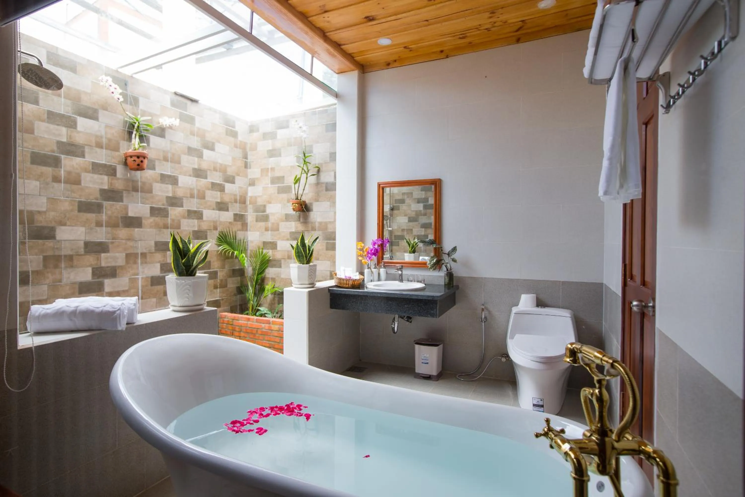 Bathroom in Elwood Premier Resort Phu Quoc