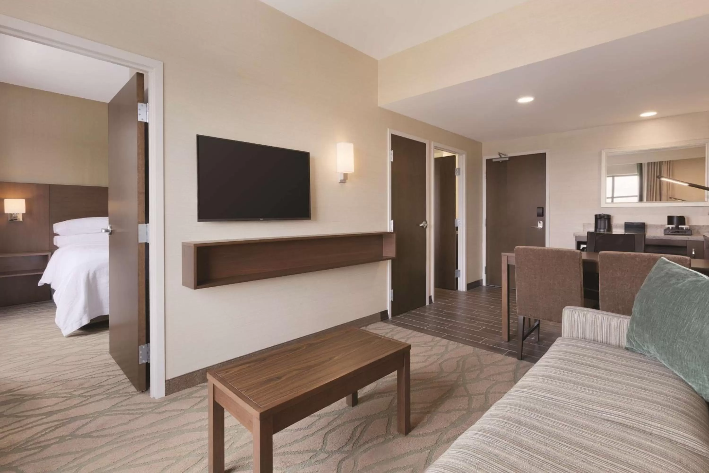 Bed in Embassy Suites by Hilton Akron Canton Airport