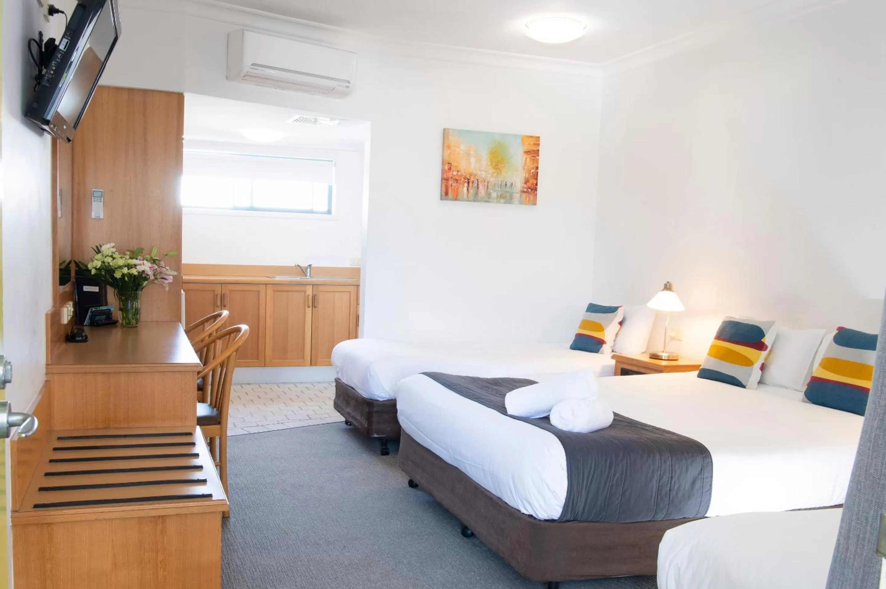 Bed in Rockpool Motor Inn