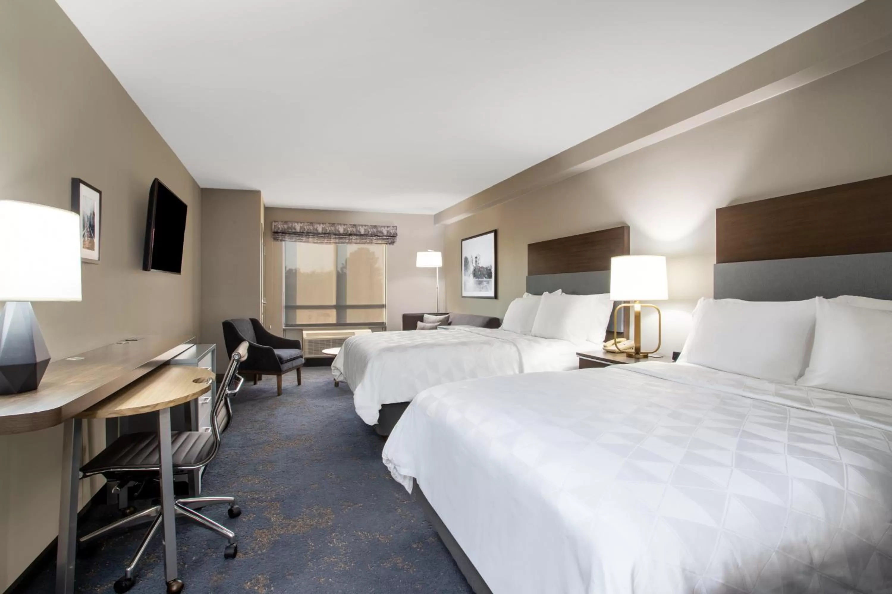 Photo of the whole room, Bed in Holiday Inn Valdosta Conference Center by IHG