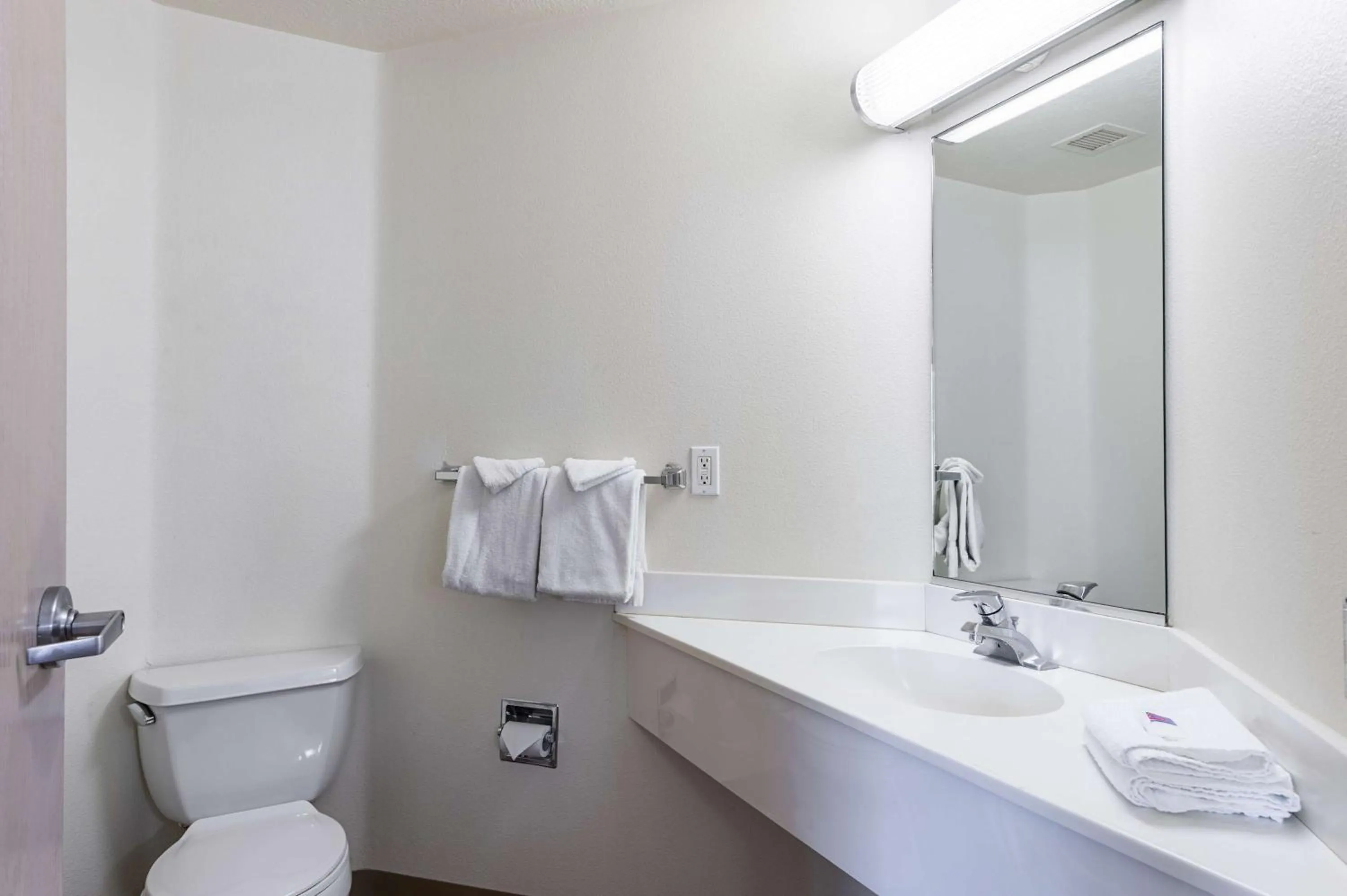 Photo of the whole room in Motel 6-Cedar City, UT