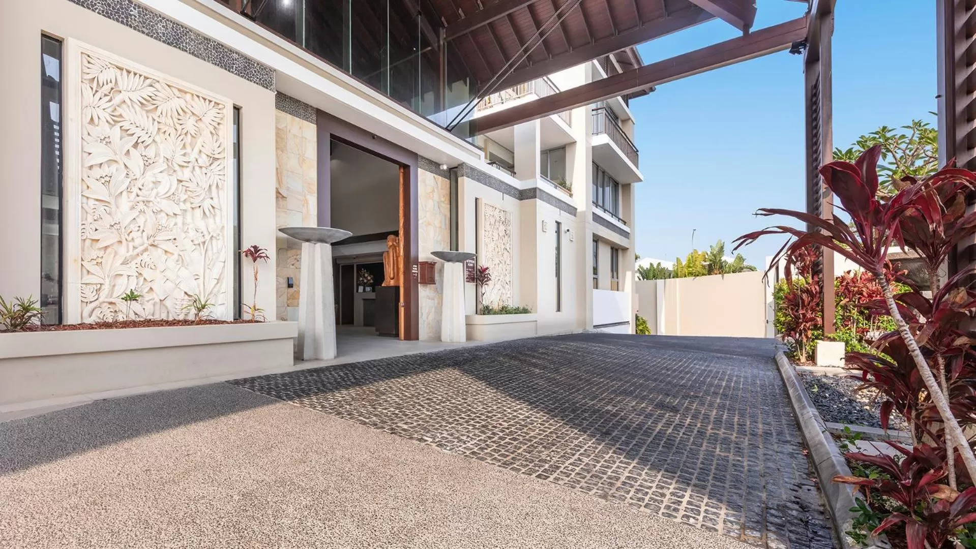 Facade/entrance in Oaks Casuarina Santai Resort