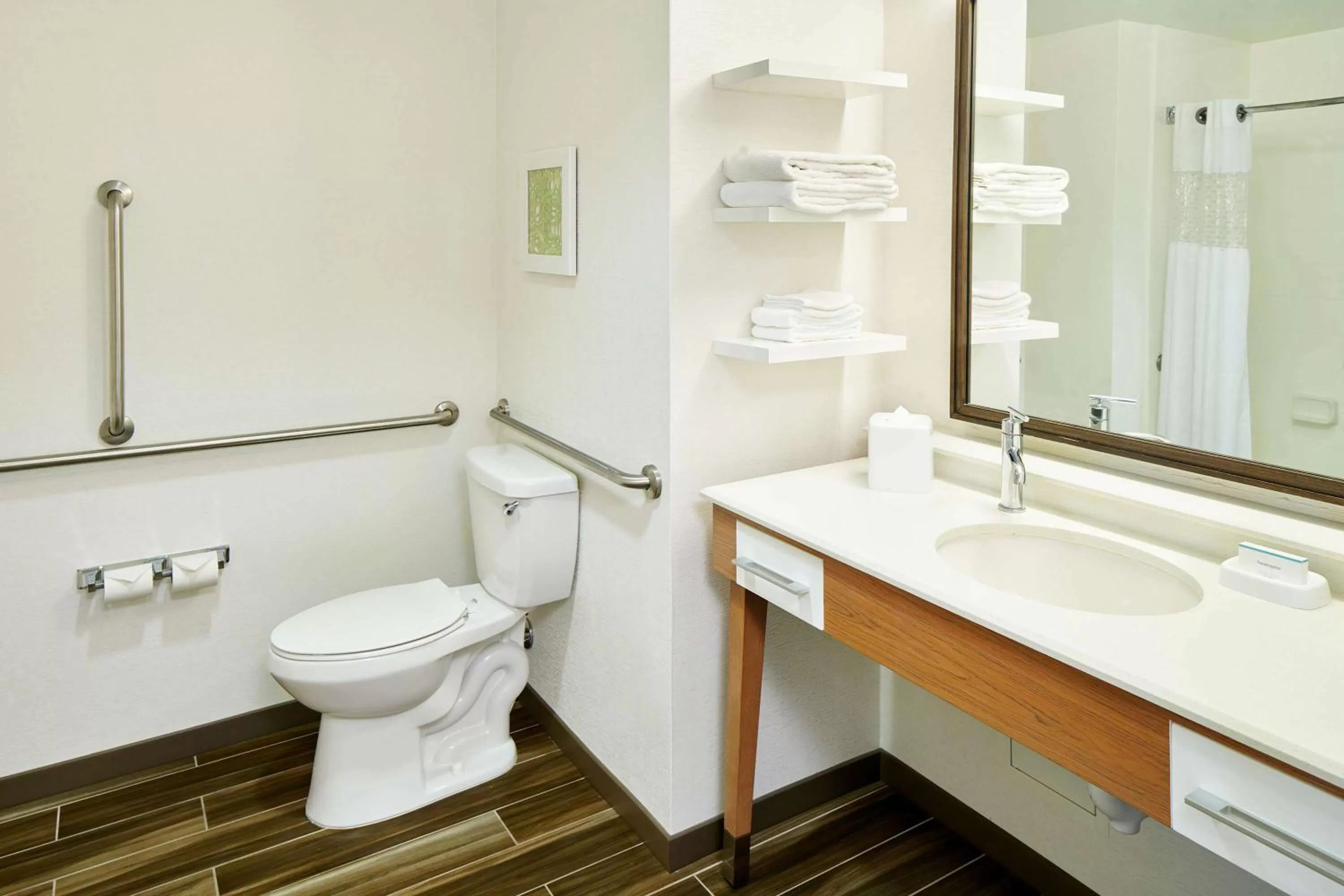 Shower in Hampton Inn & Suites Oahu Kapolei - FREE Parking - No Resort Fee