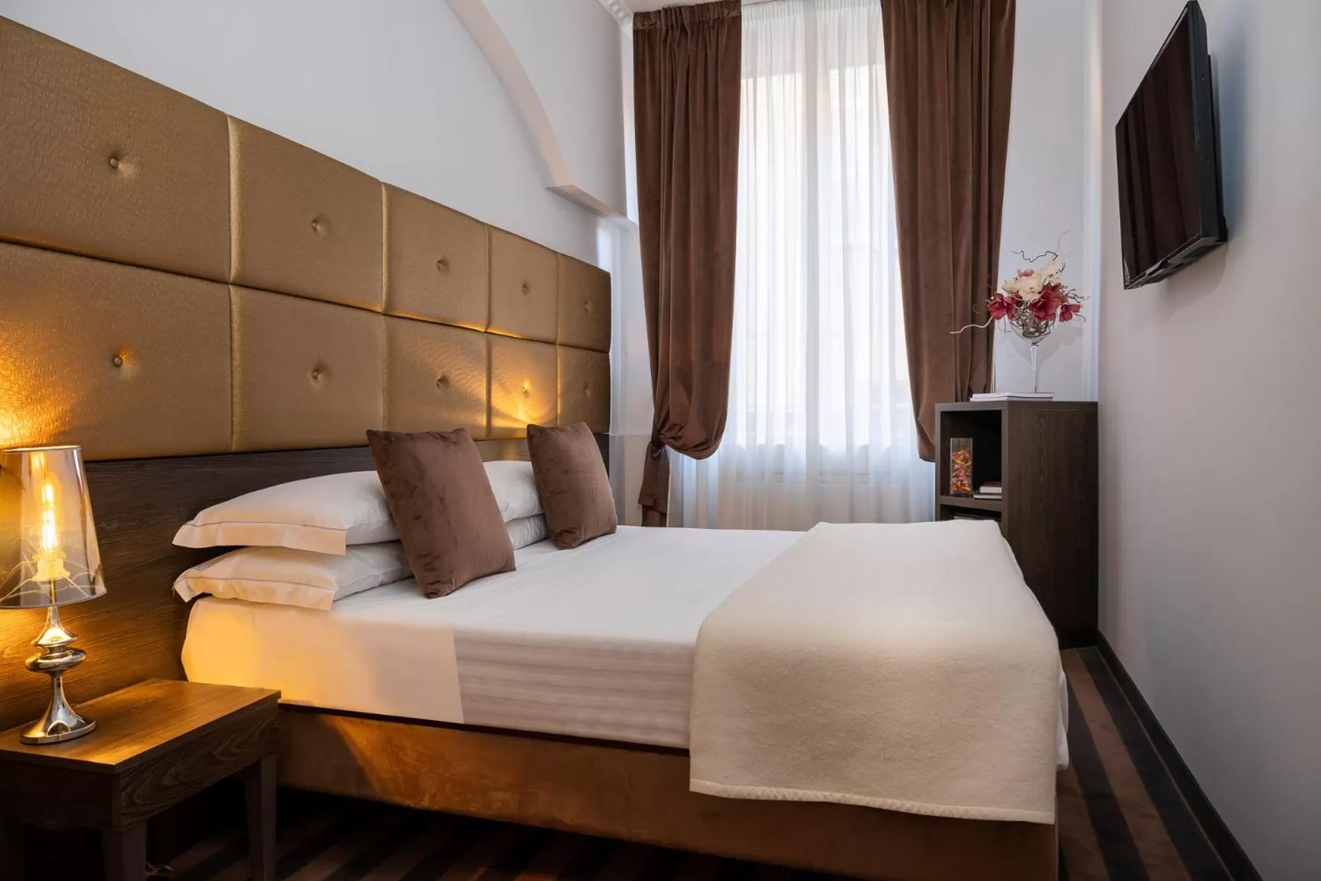 Deluxe Suite in Albergo Rossini 1936 - Small & Charming