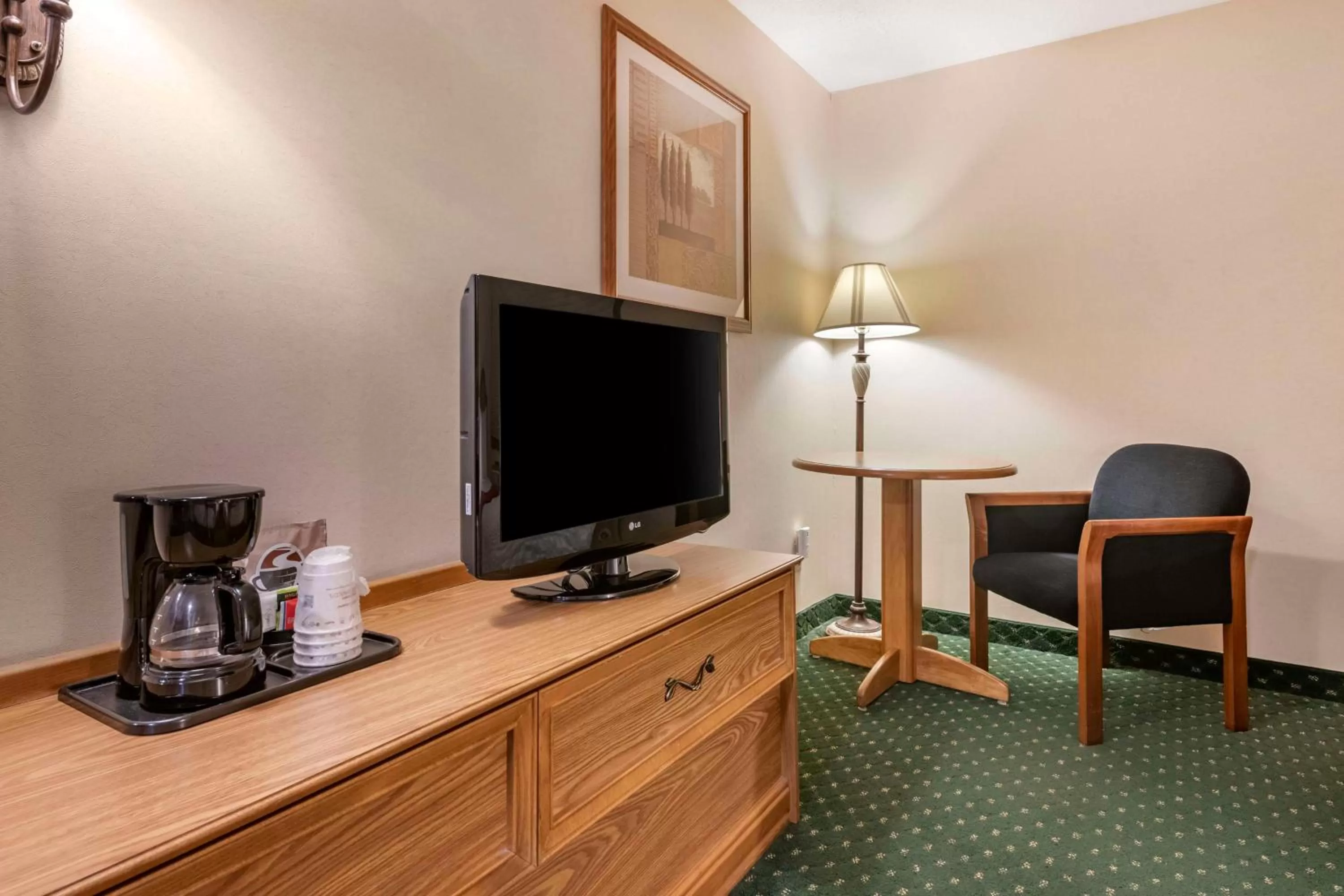 Bedroom in SureStay Plus Hotel by Best Western Buffalo