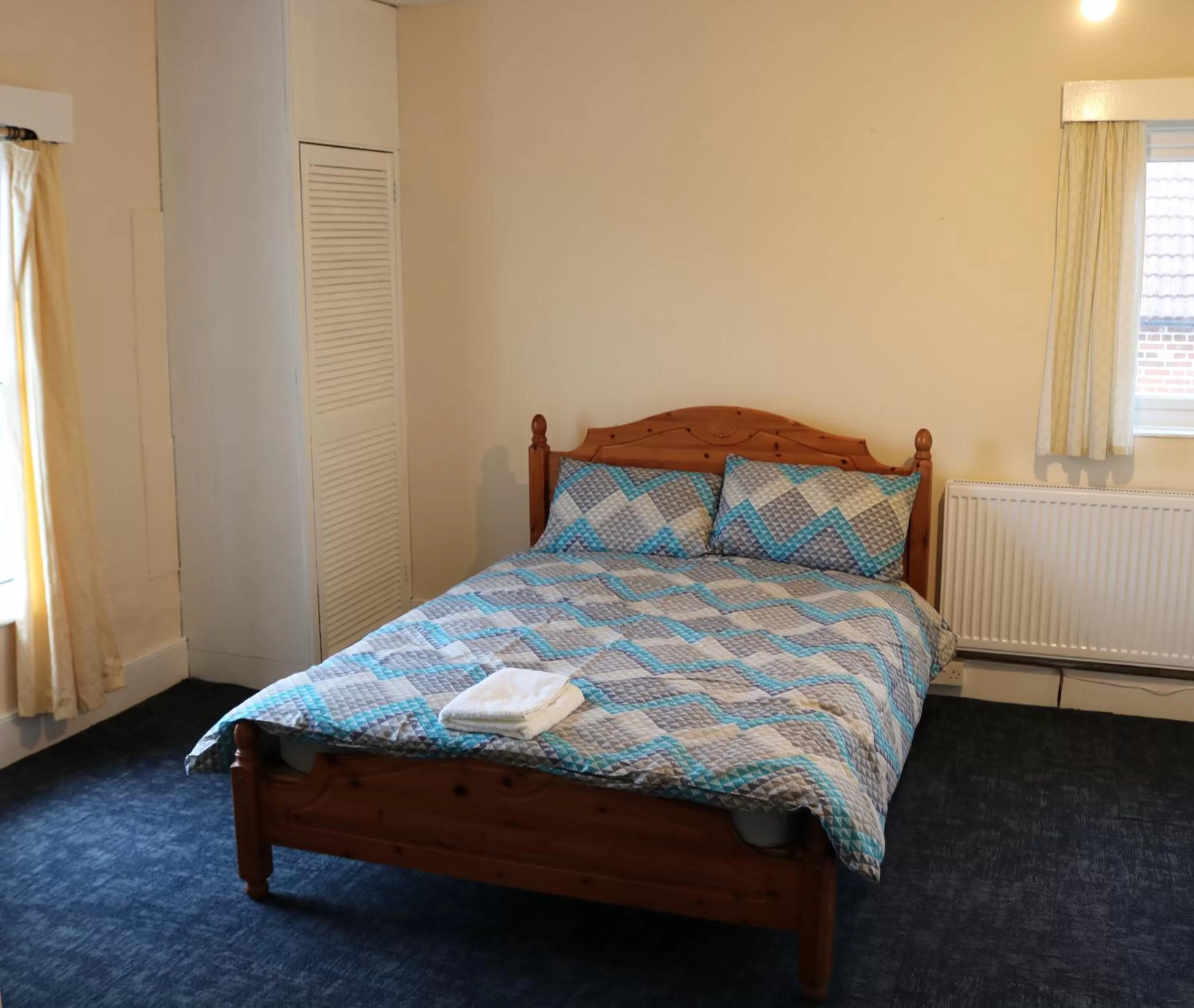 Bedroom, Bed in Lennard House