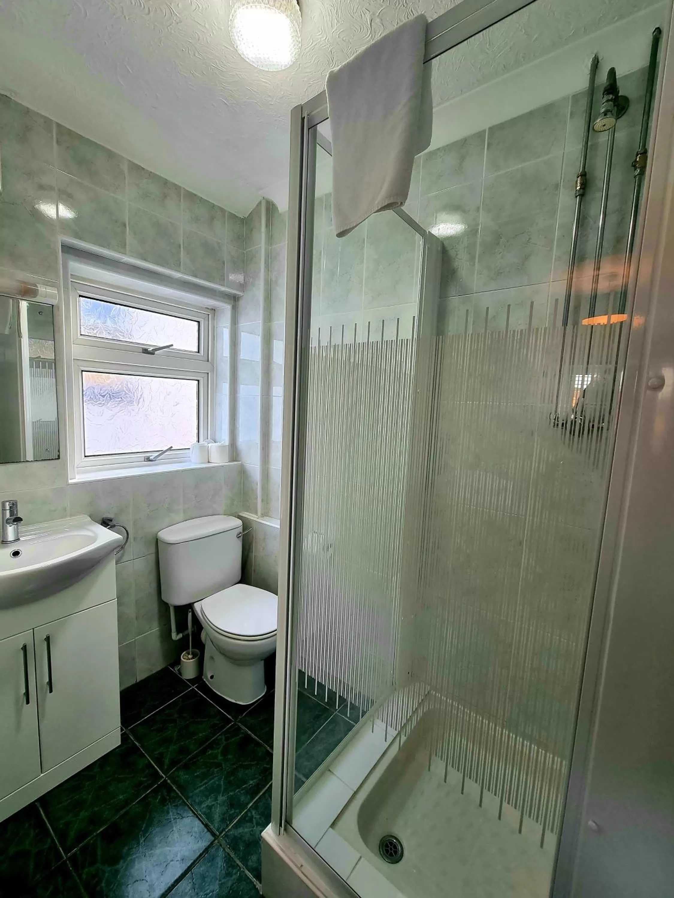 Bathroom in The Ashleigh - Dog Friendly