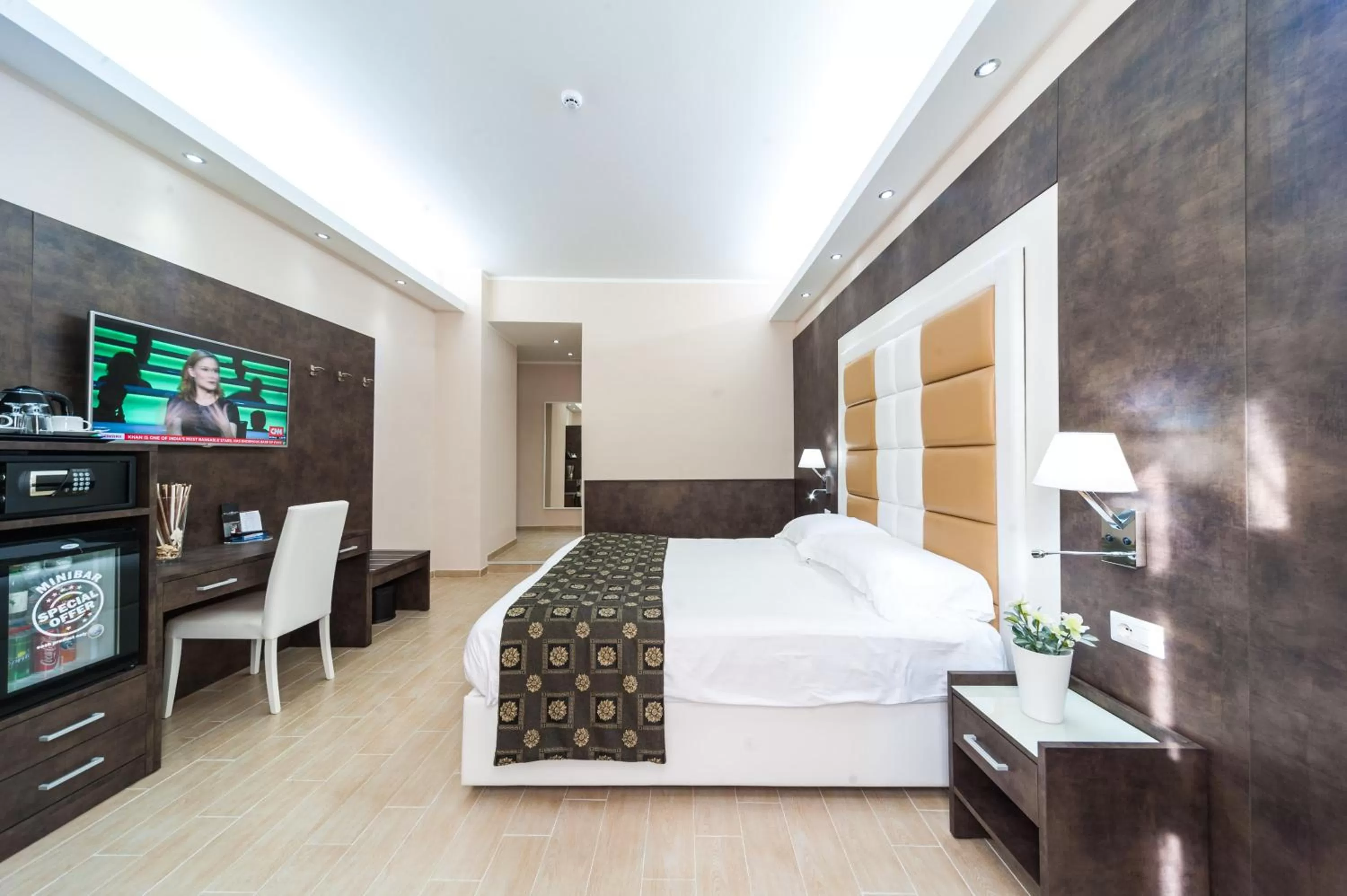 Photo of the whole room, Bed in Relais Trevi 95 Boutique Hotel