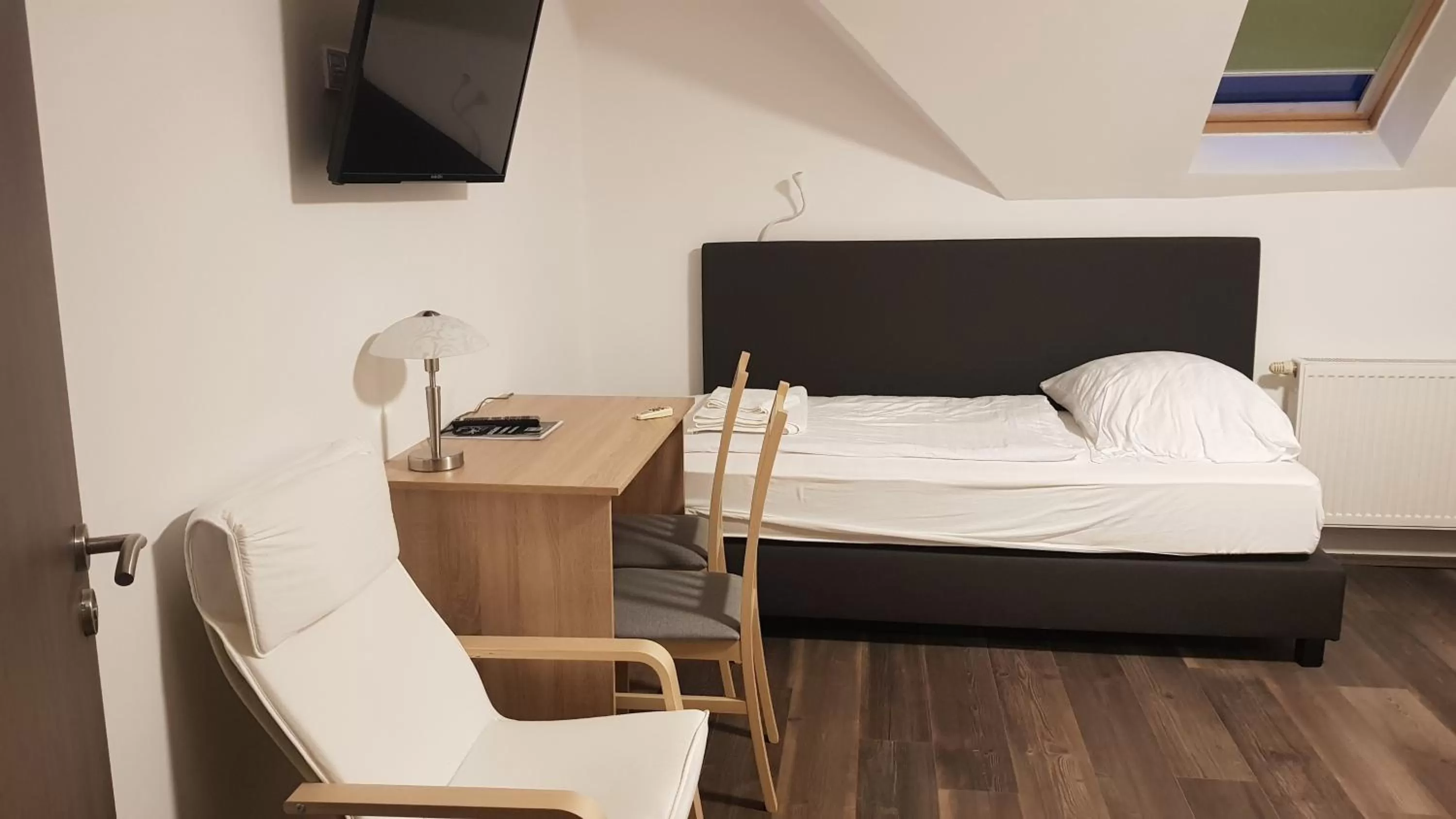 Bed in HBH Bajor Sörház Sólyomfészek Panzió