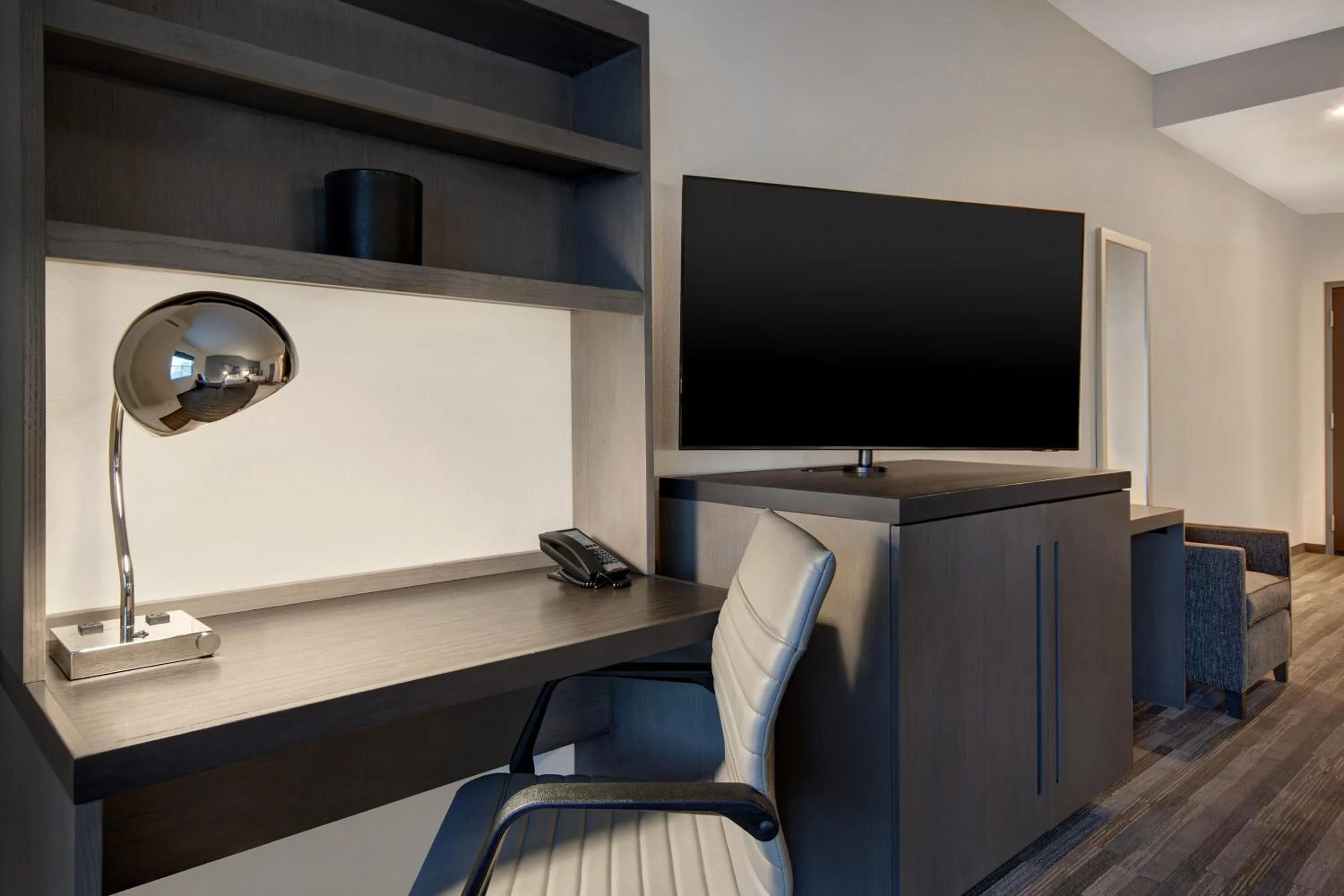 TV and multimedia in Hyatt House Mall Of America Msp Airport