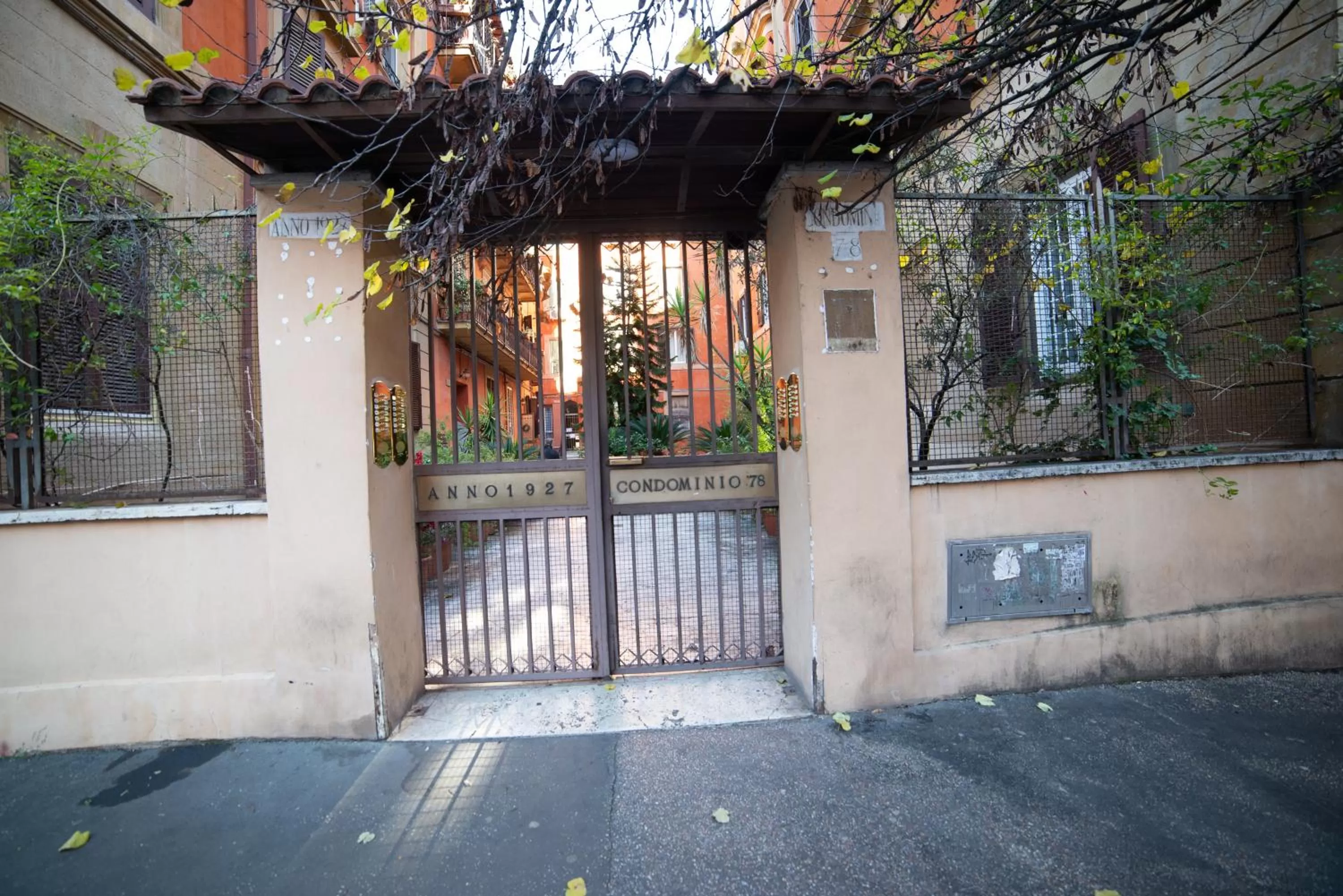 Internal: Not applicable to any particular room in Cento Passi dal Vaticano