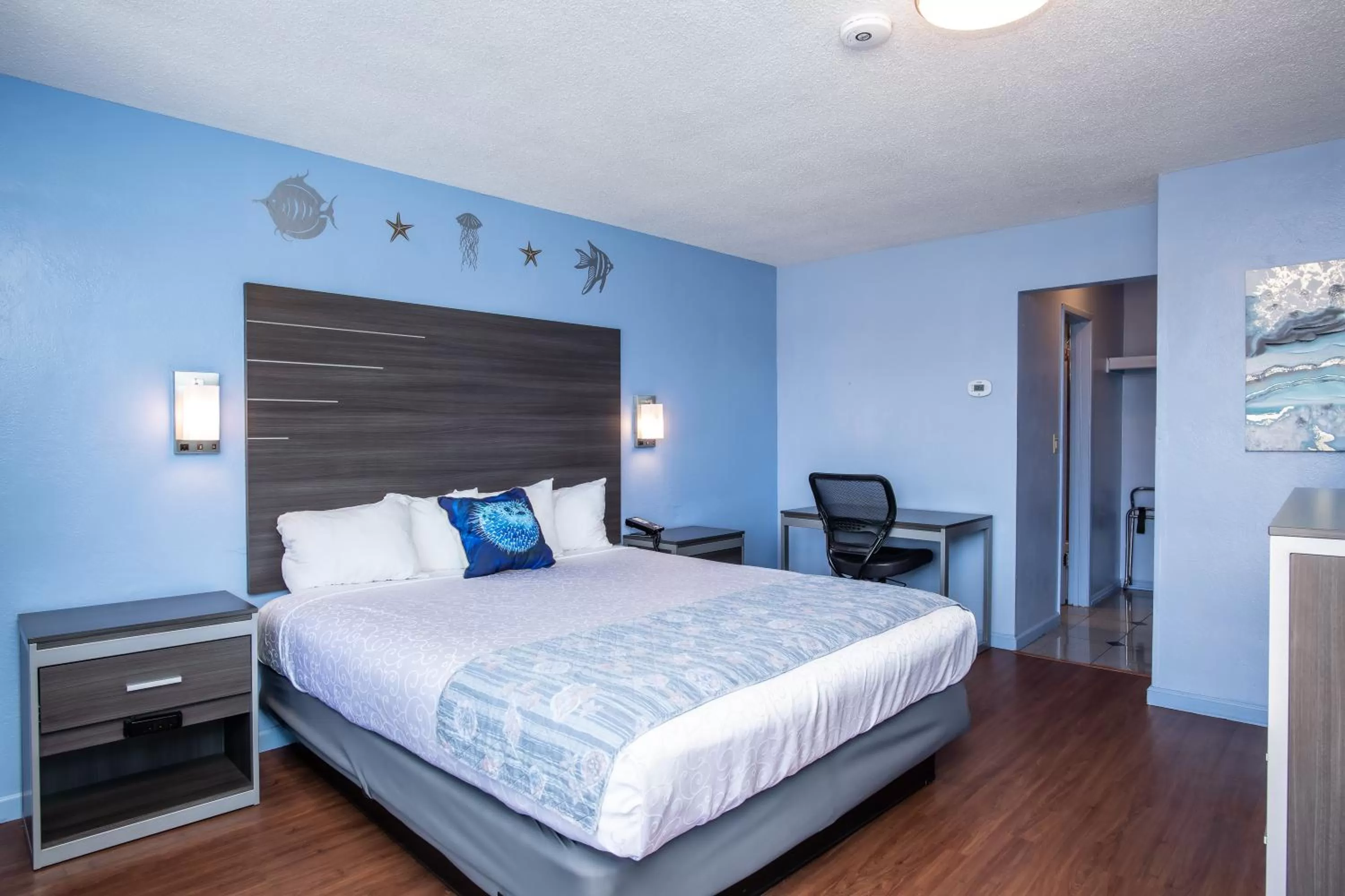 Bed in Aqua Breeze Inn