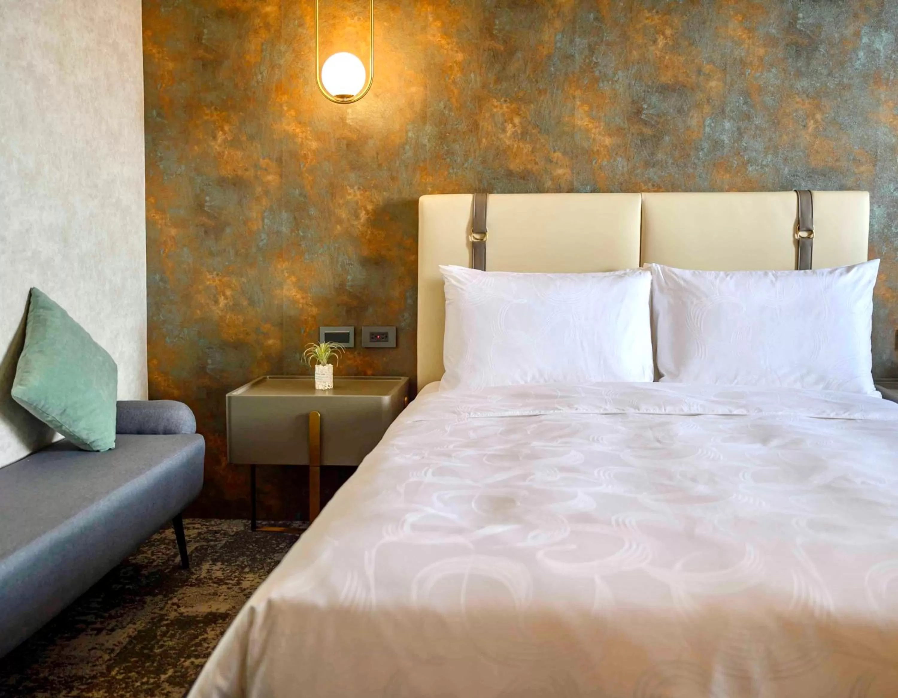 Bed in Tenz Go Hotel