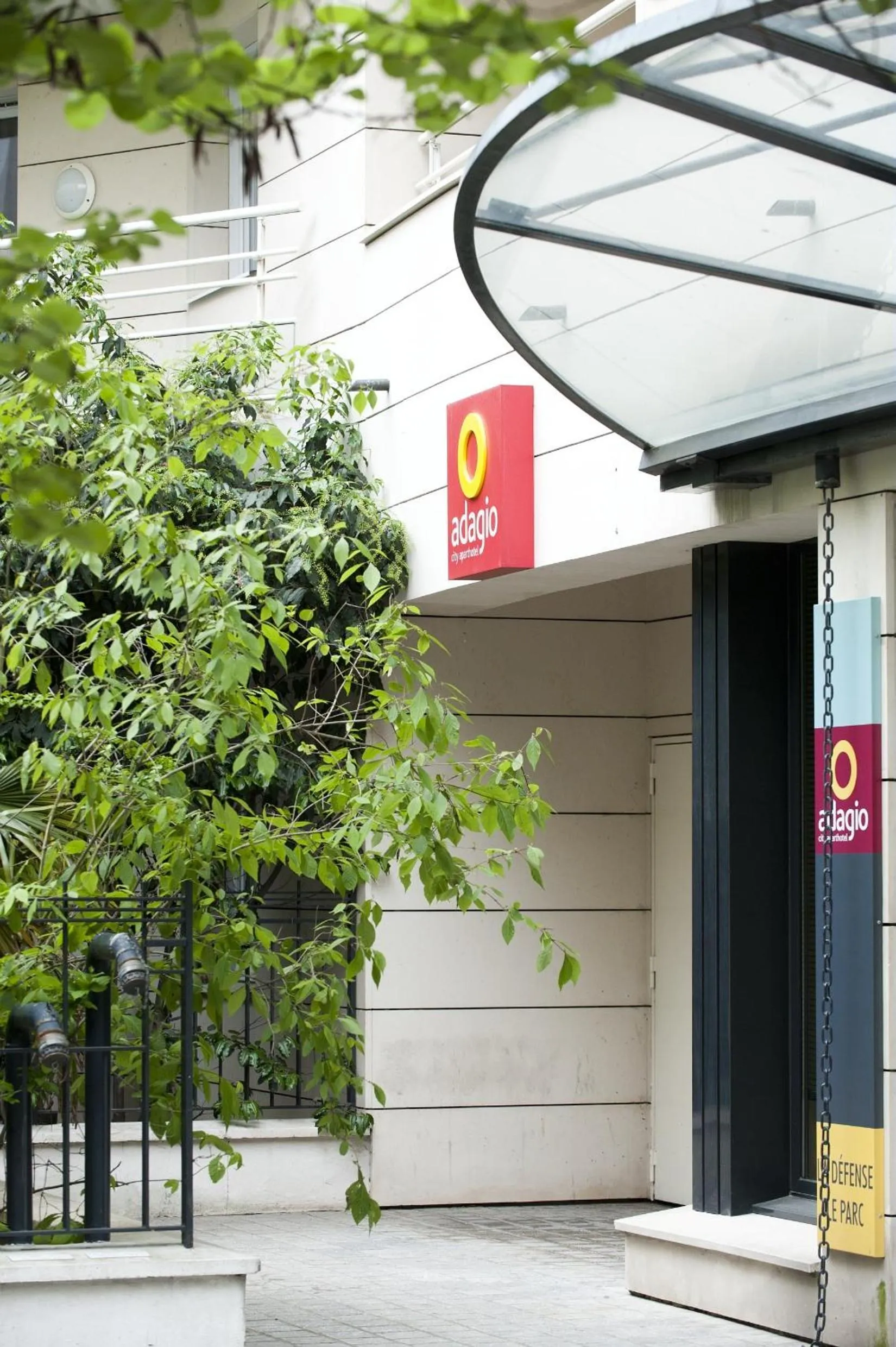 Facade/entrance in Aparthotel Adagio La Défense Le Parc