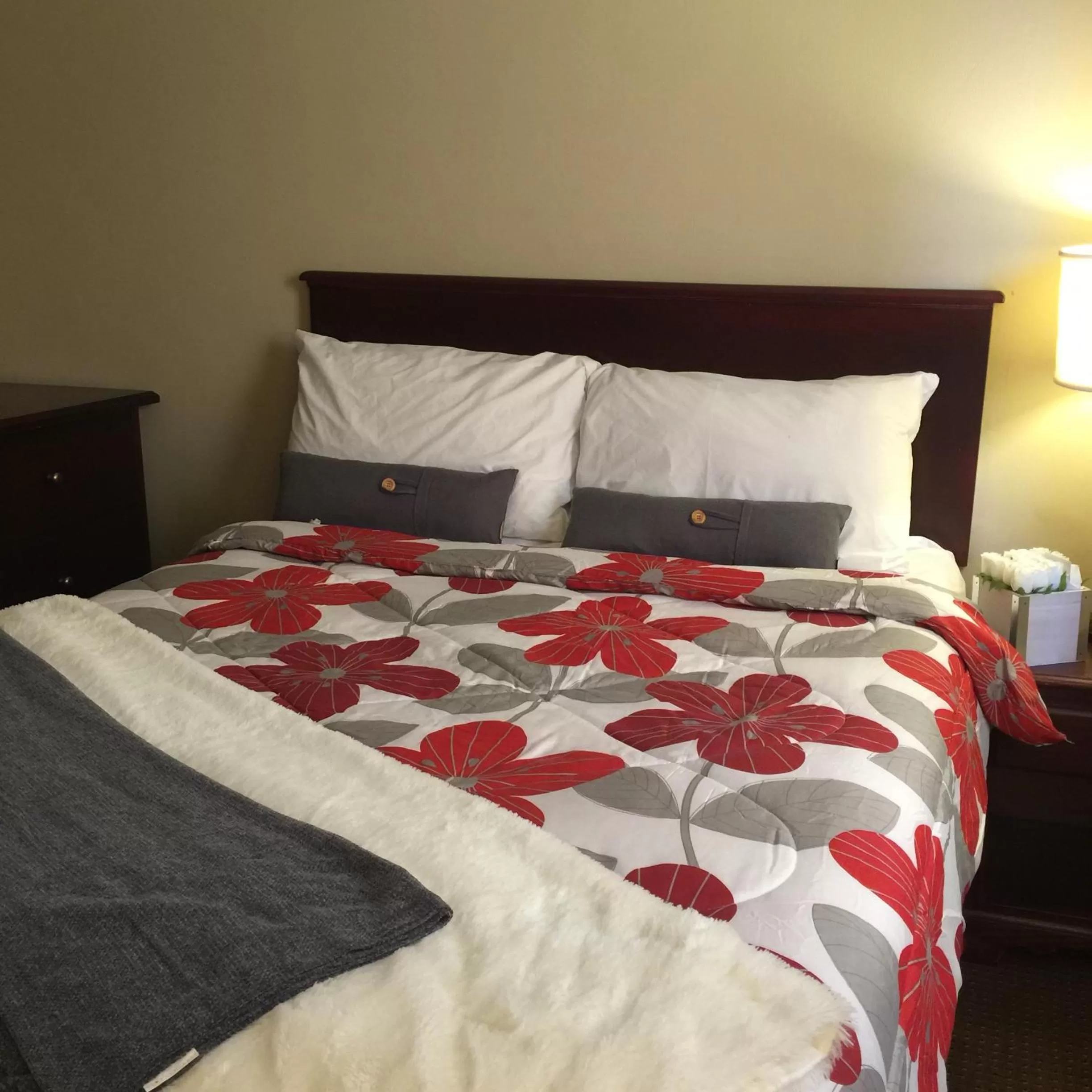 Bedroom, Bed in The Falls Family Lodge