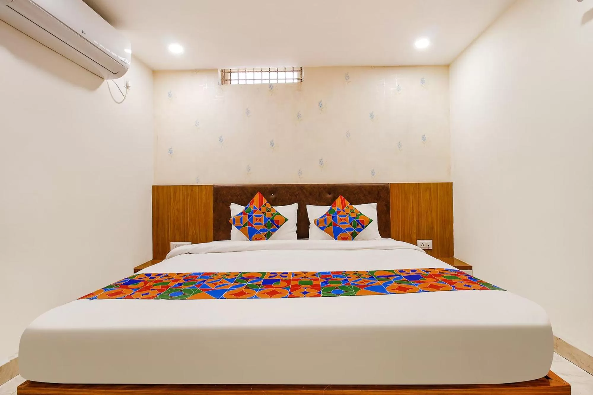 Bed in FabHotel Silkroute Palace