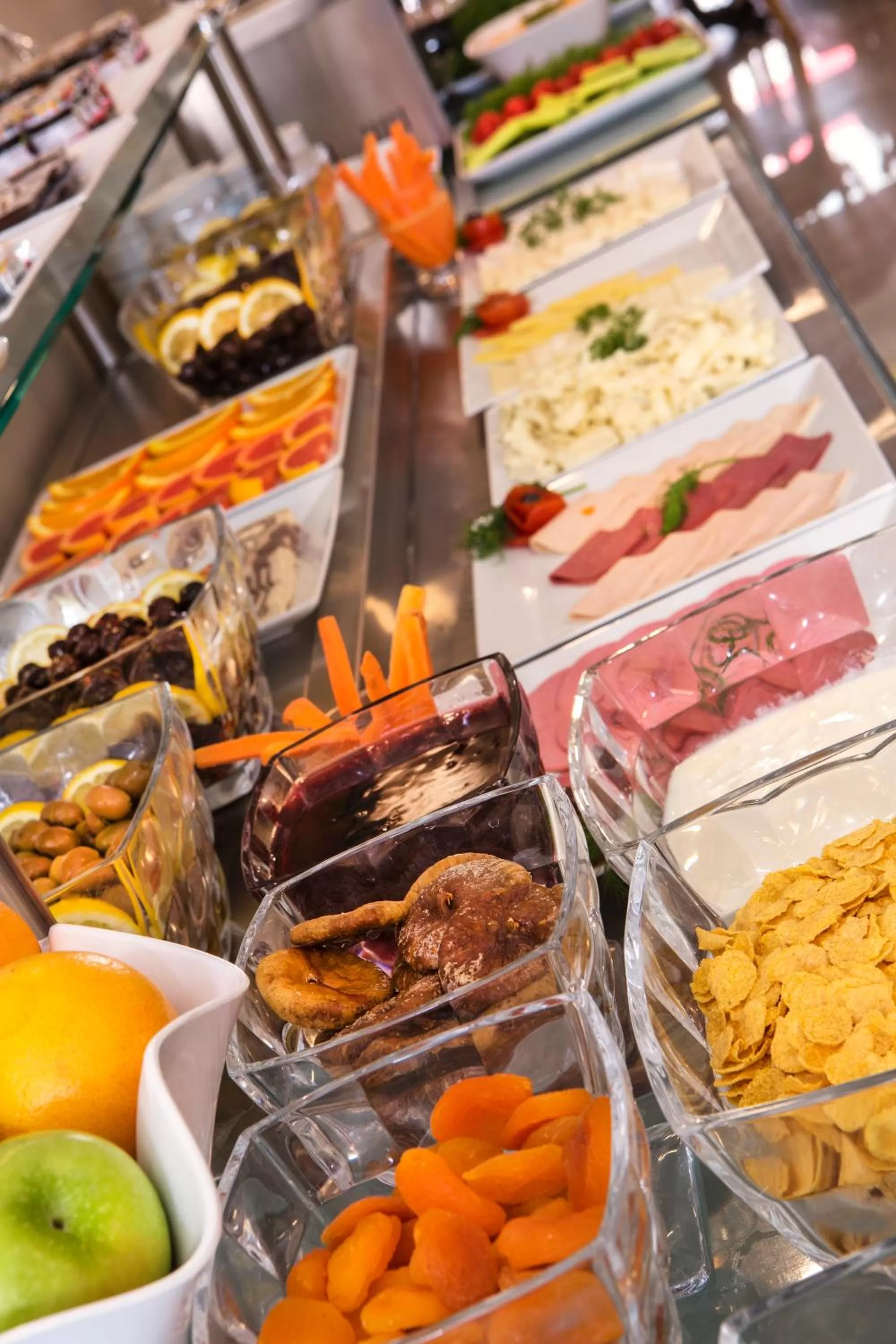 Restaurant/places to eat in Obelisk Hotel & Suites