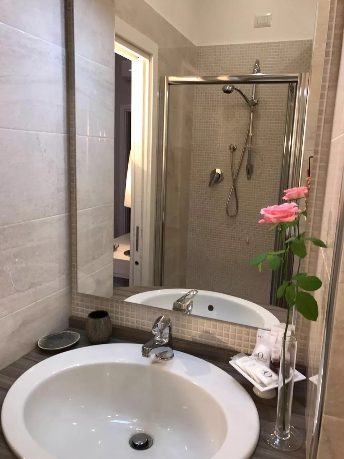 Shower in gia'Notte BB Salerno Centro by ElodeaGroup