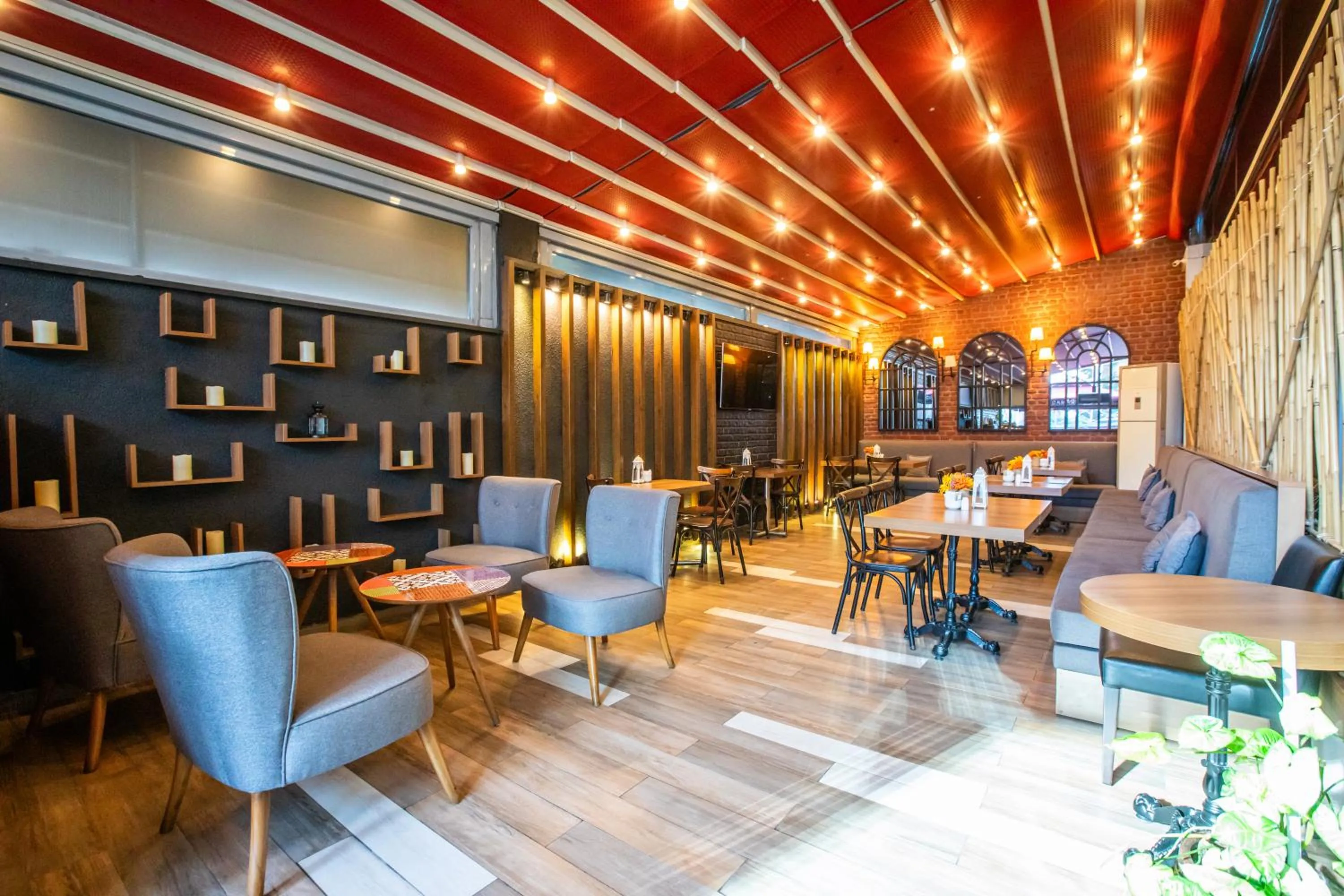 Seating area in Ramada Encore Istanbul Kartal