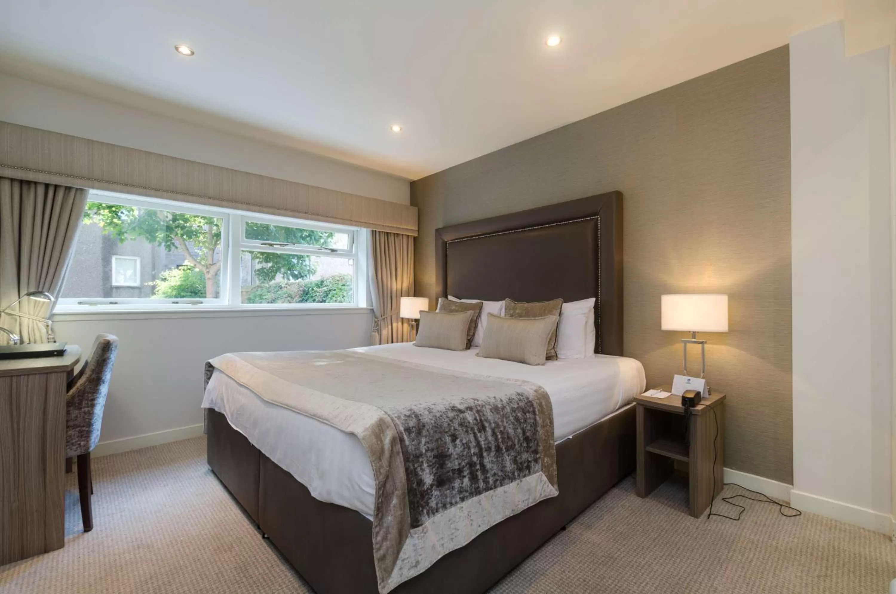 Photo of the whole room, Bed in Inverness Palace Hotel & Spa, WorldHotels Distinctive