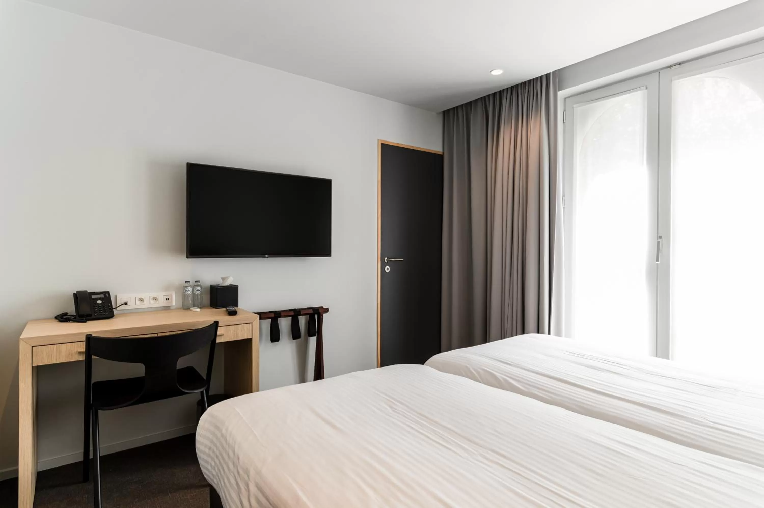 Photo of the whole room, Bed in Hotel Le Bois De Bruges