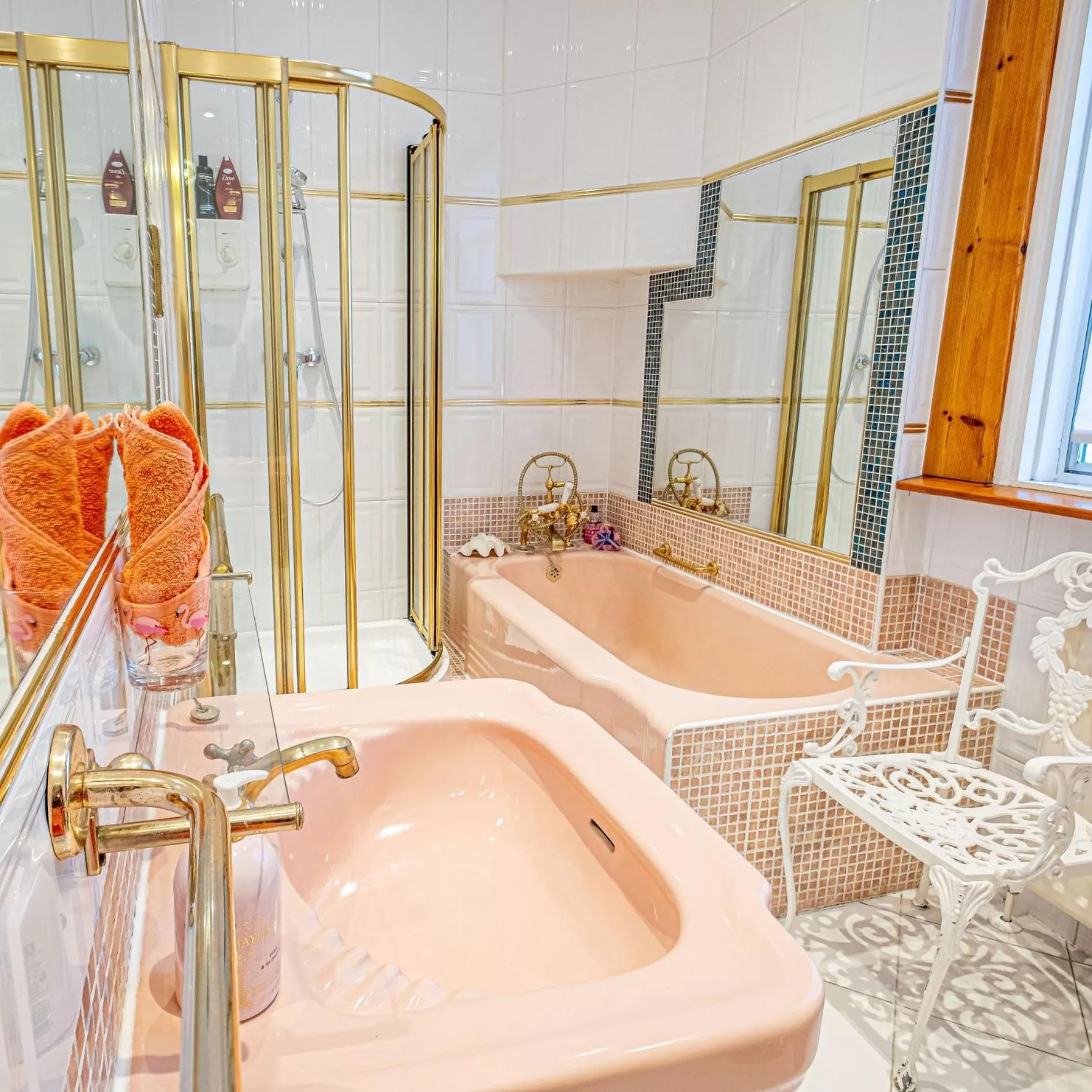 Bathroom in Dawson Place, Juliette's Bed and Breakfast