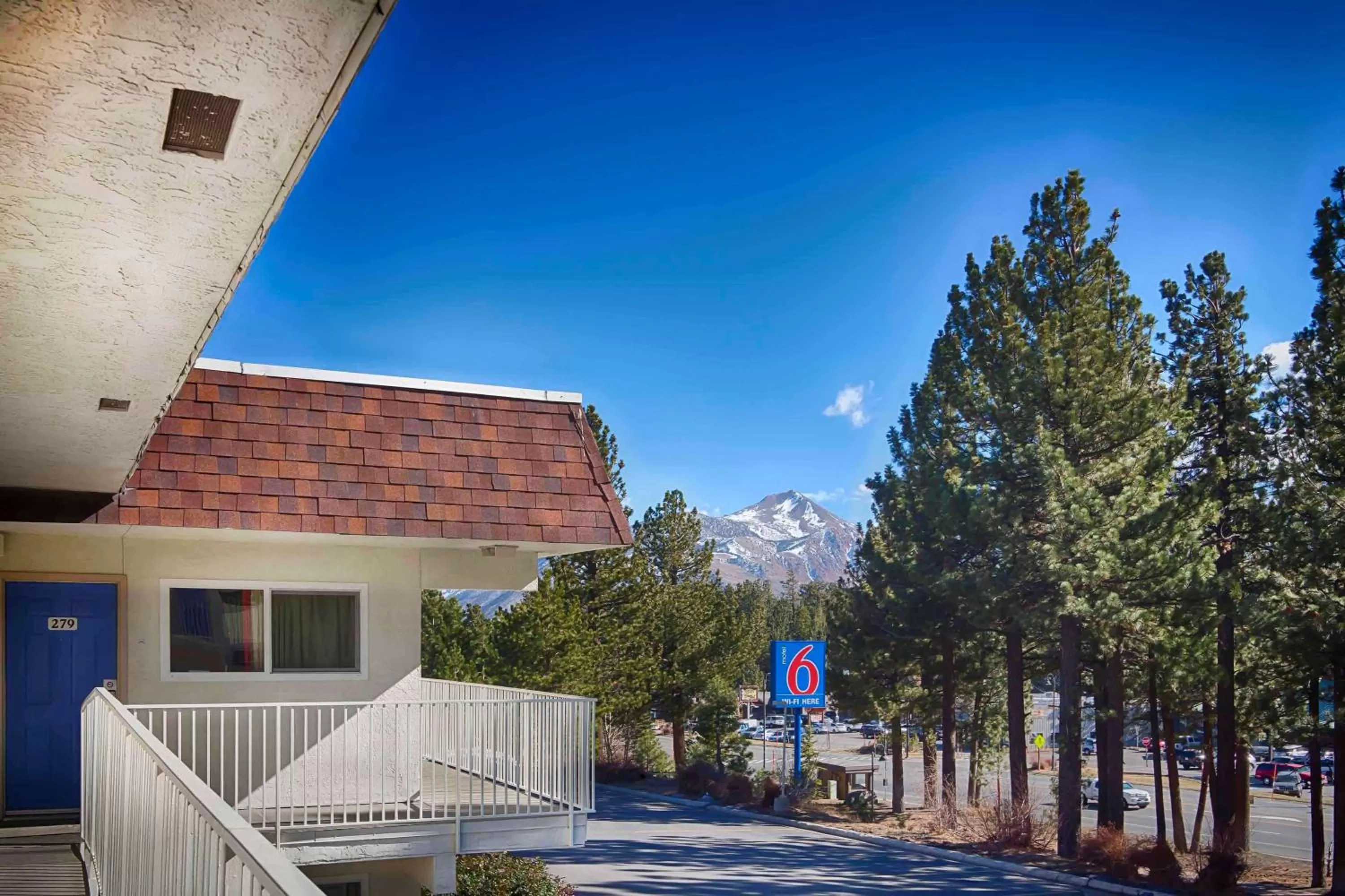 Property building in Motel 6-Mammoth Lakes, CA