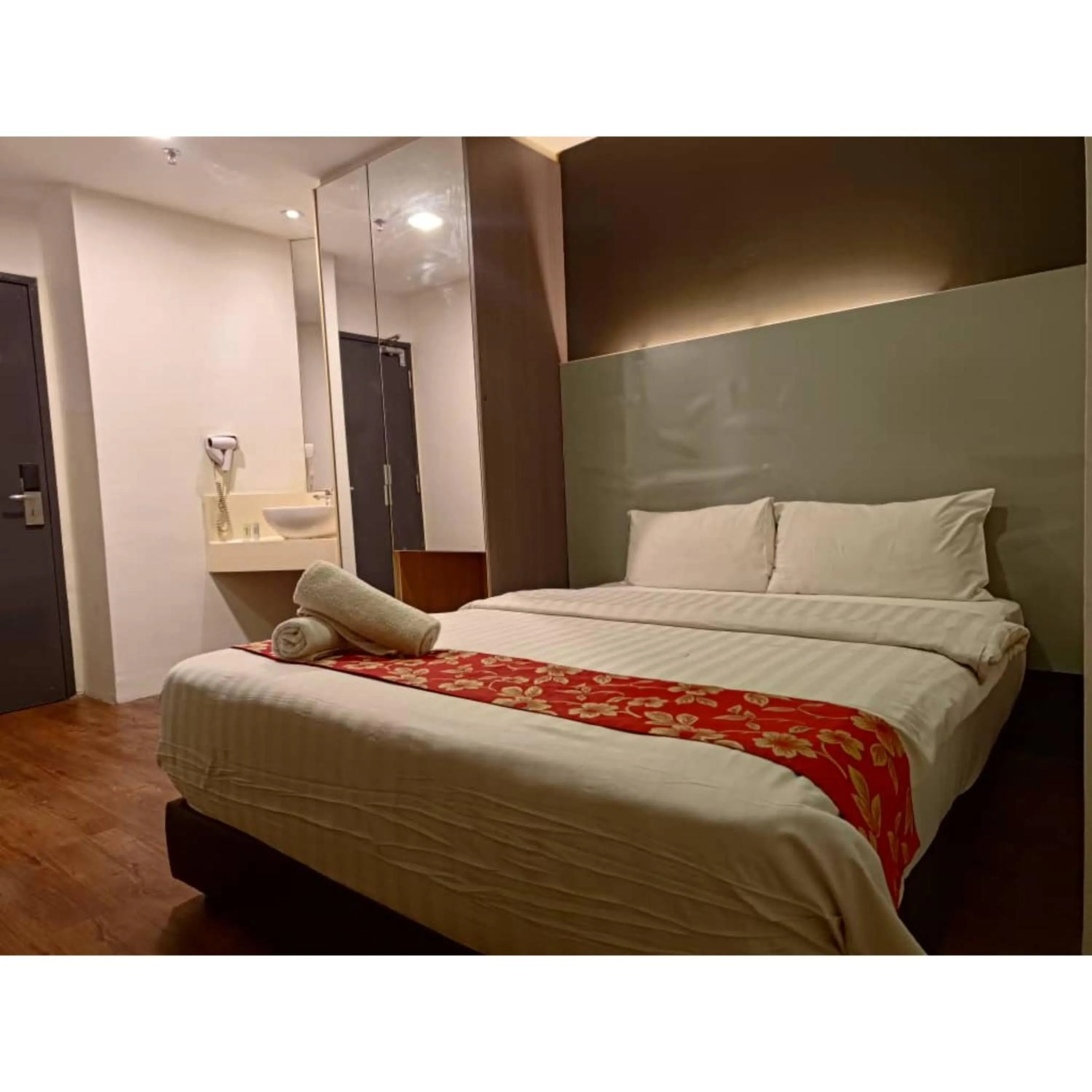 Bed in Sandpiper Hotel Kuala Lumpur