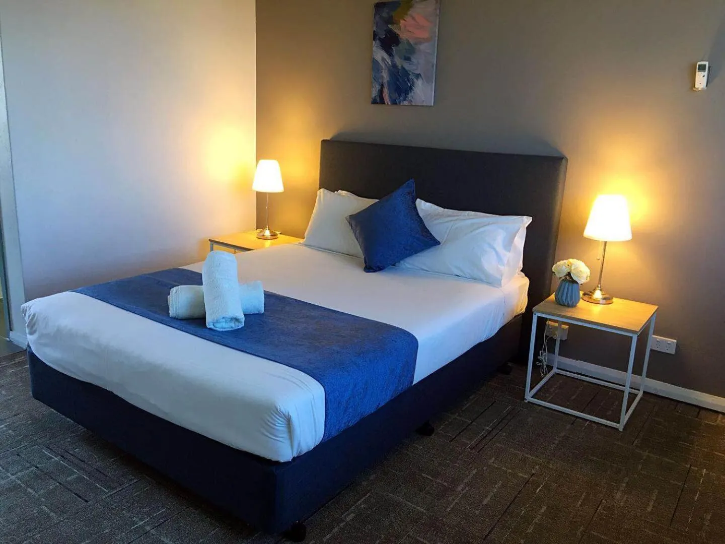 Bed in Parkdale Motor Inn