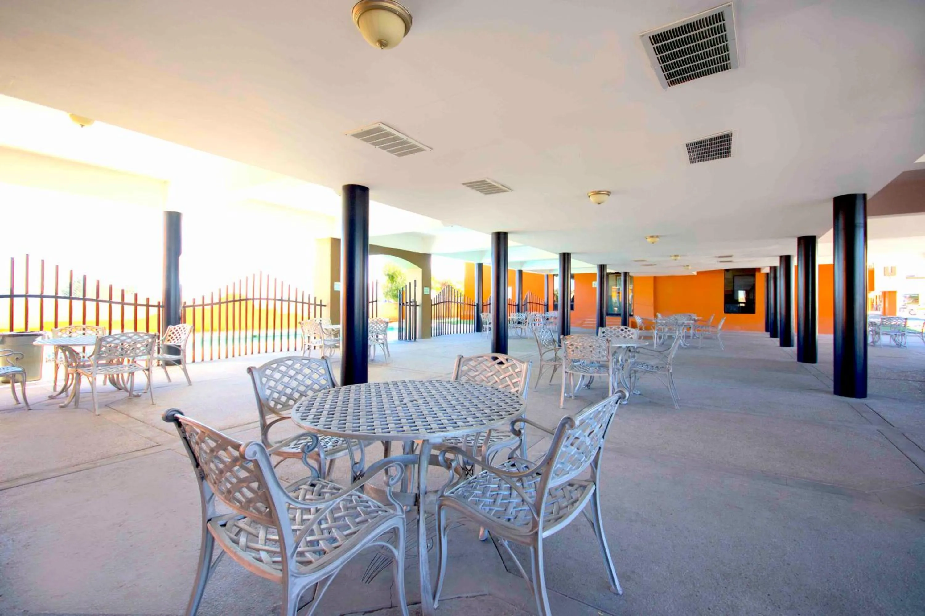 Patio in Hotel Consulado Inn