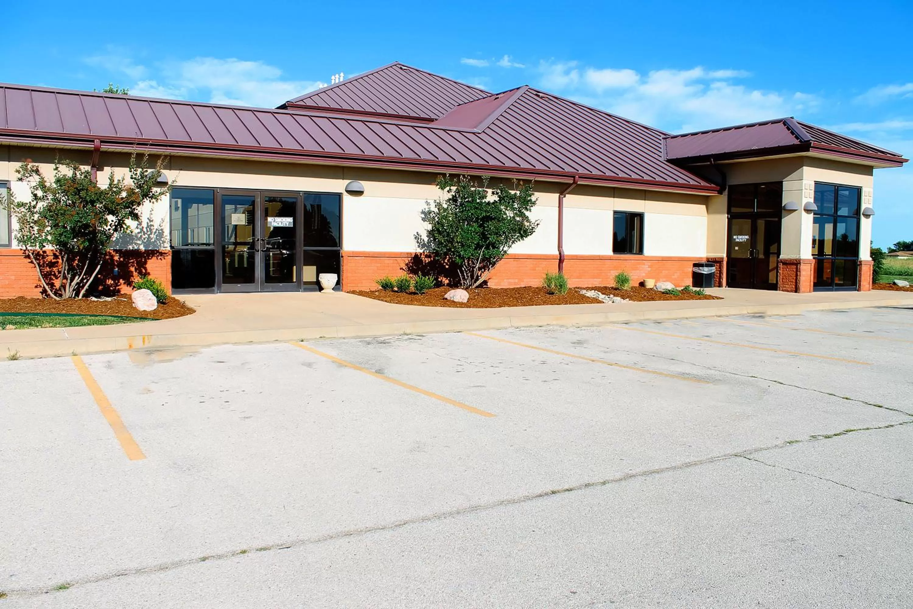 Property building in Americas Best Value Inn-Fredonia