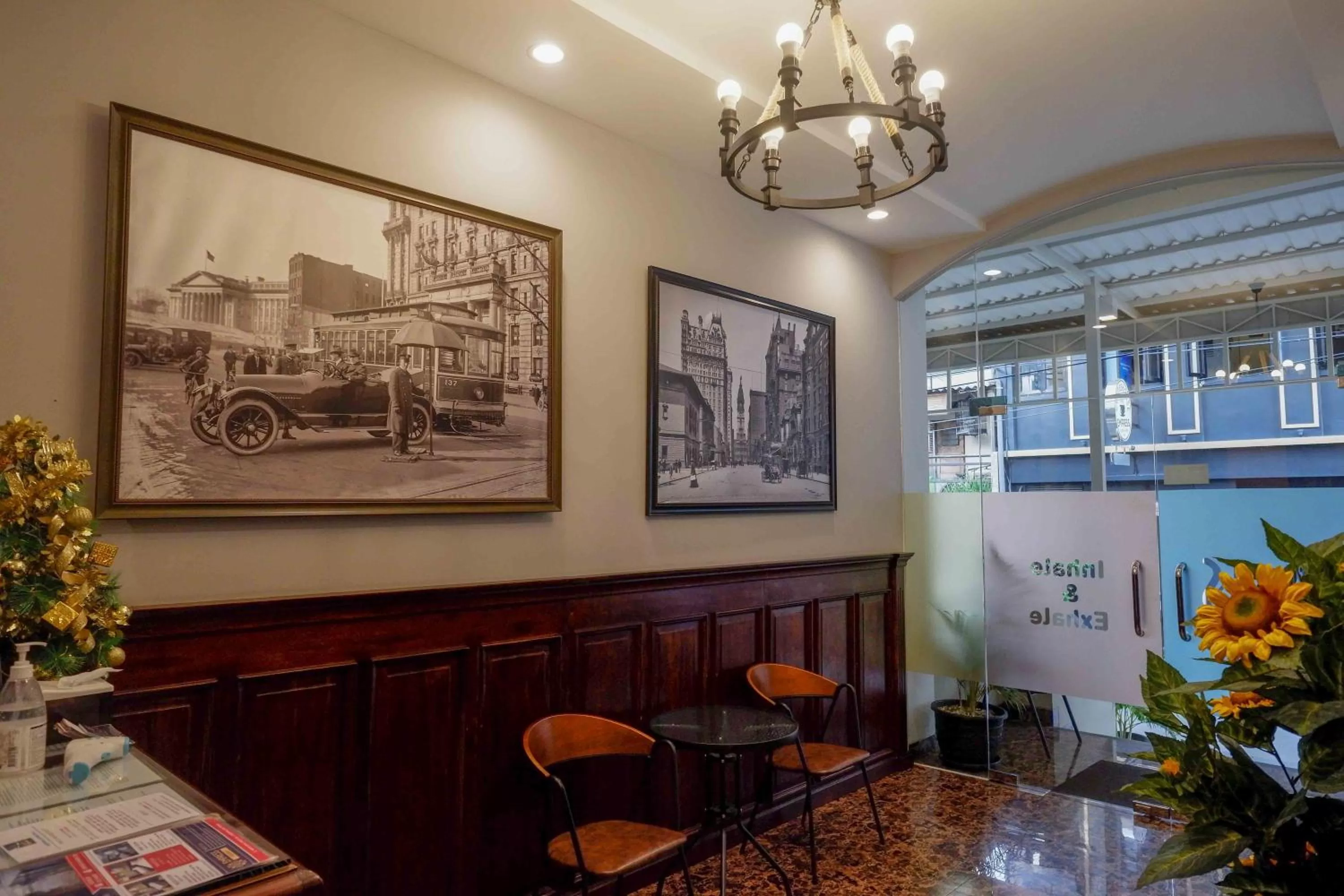 Restaurant/places to eat in Sans Hotel Empress Simpang Lima