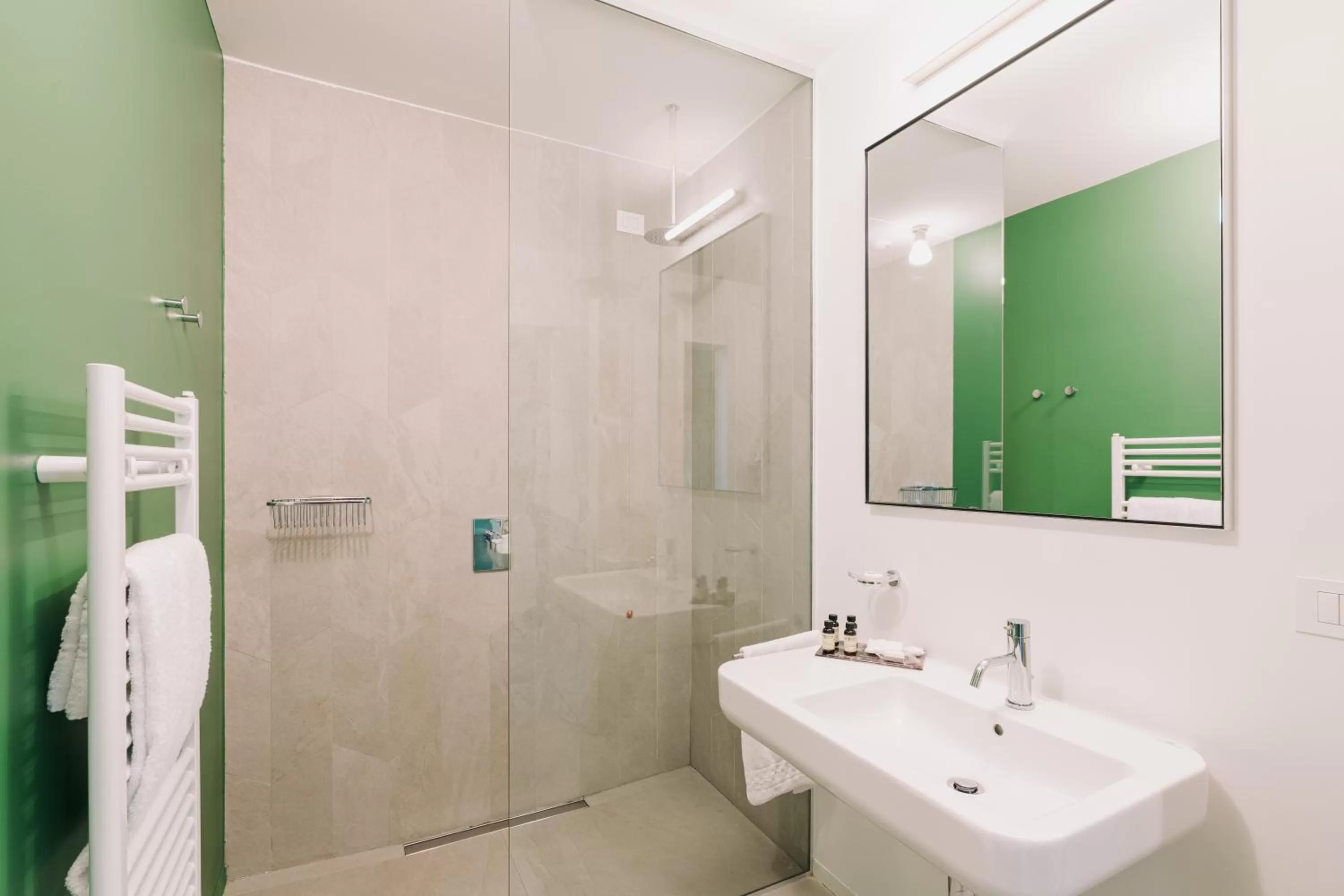 Shower in Collini Rooms, WorldHotels Crafted