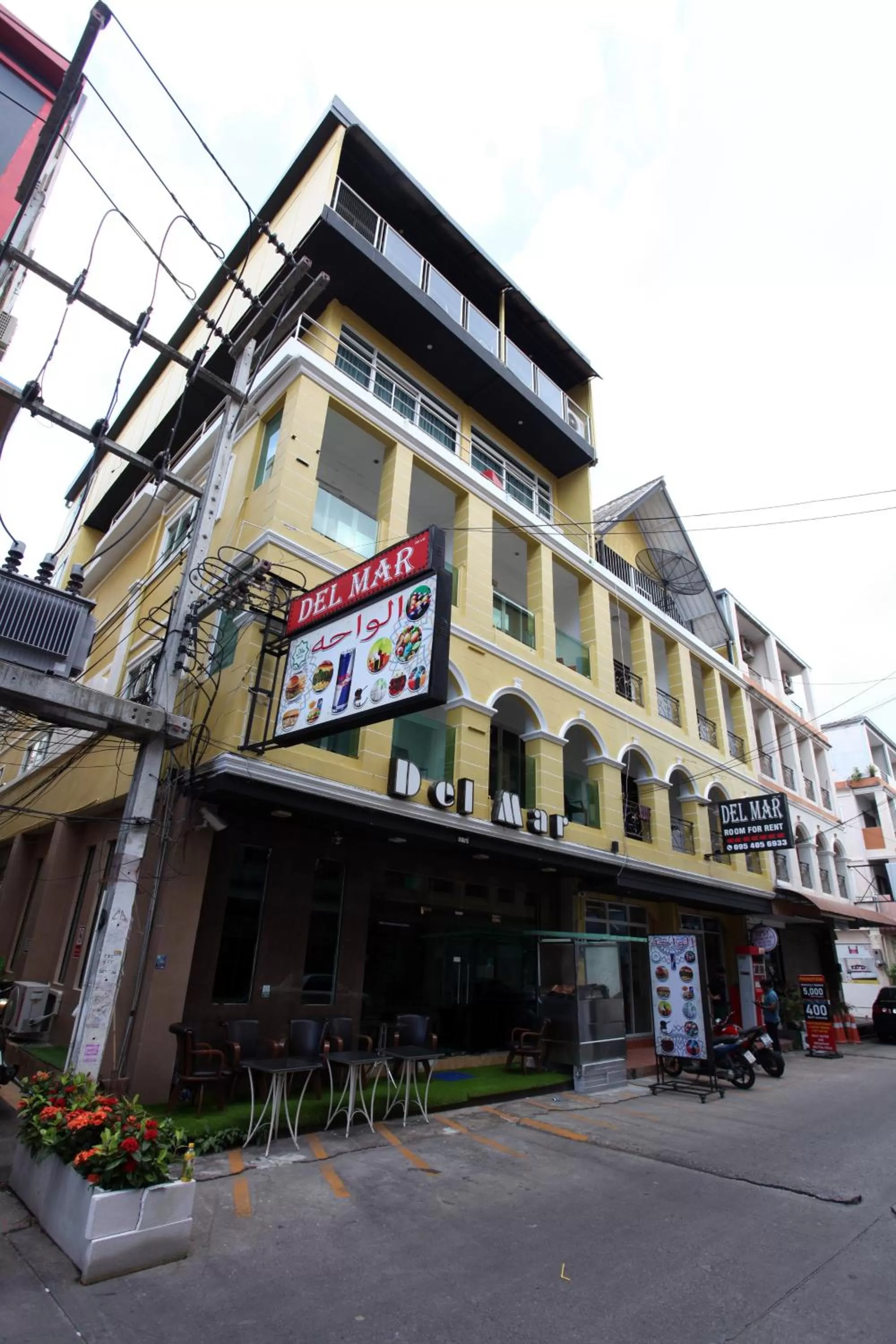 Property Building in DEL MAR RESIDENCE