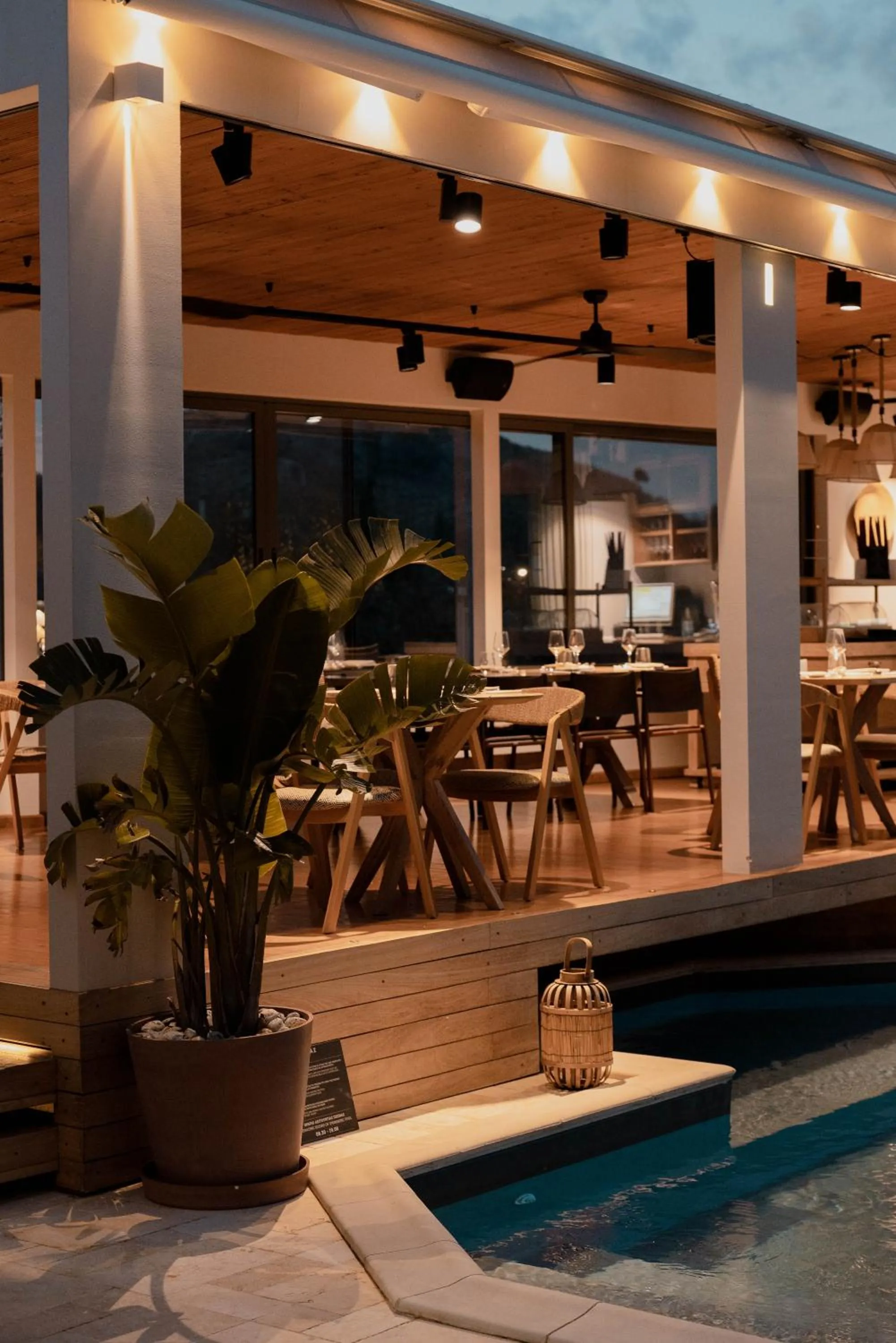 Restaurant/places to eat in Anthemion Suites and Villas