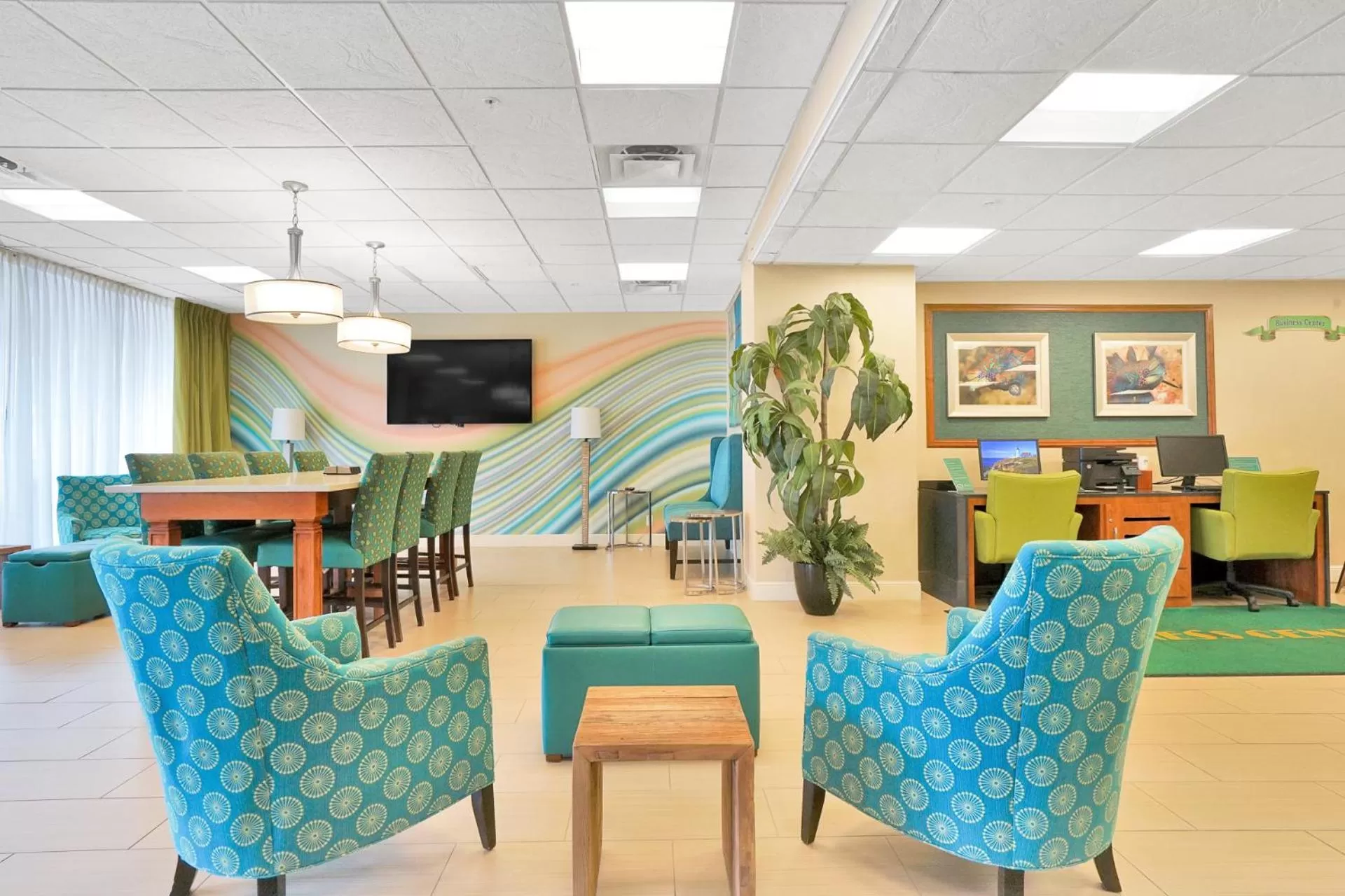 Communal lounge/ TV room in Hollywood Beach Tower