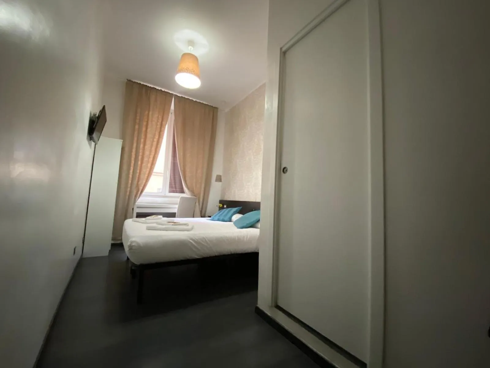 Photo of the whole room, Bed in The Place In Rome Guest House