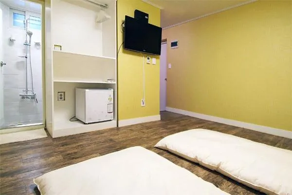 Decorative detail, Bed in Crib 49 Guesthouse - Foreigner only