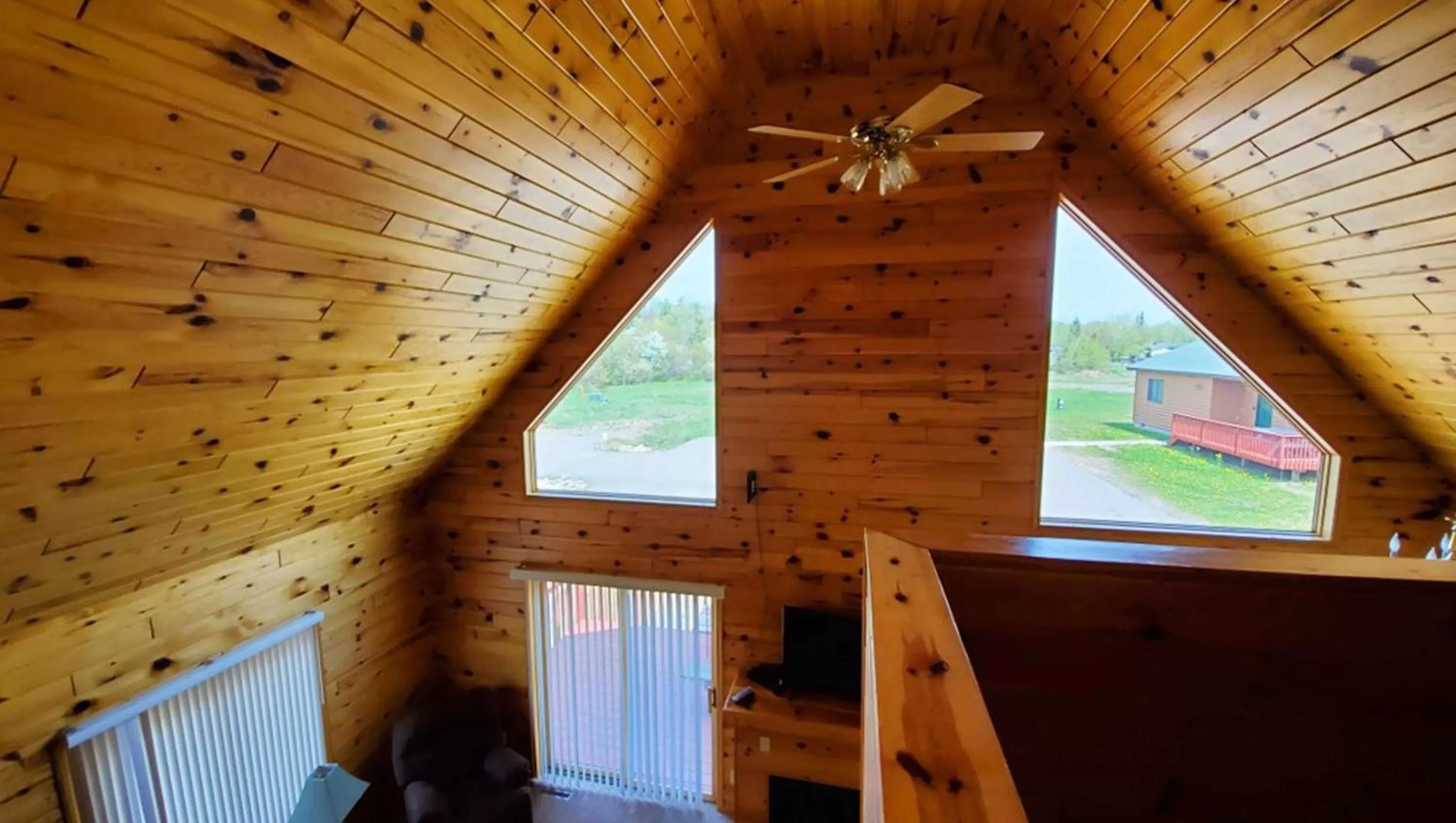 Photo of the whole room in Jasper Ridge Inn Ishpeming