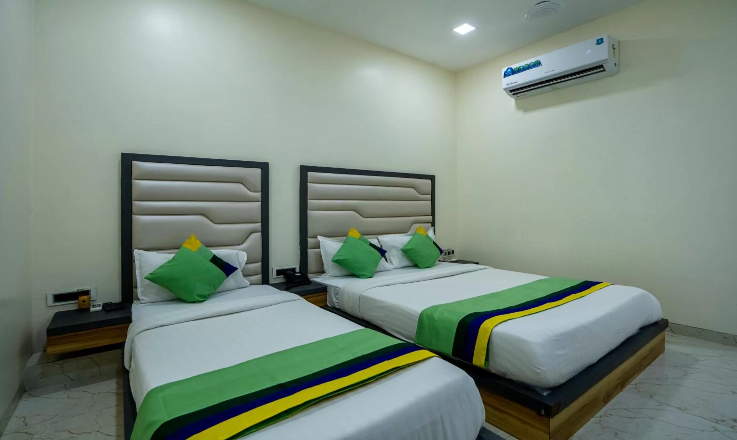 Bed in Treebo Zaid International Powai