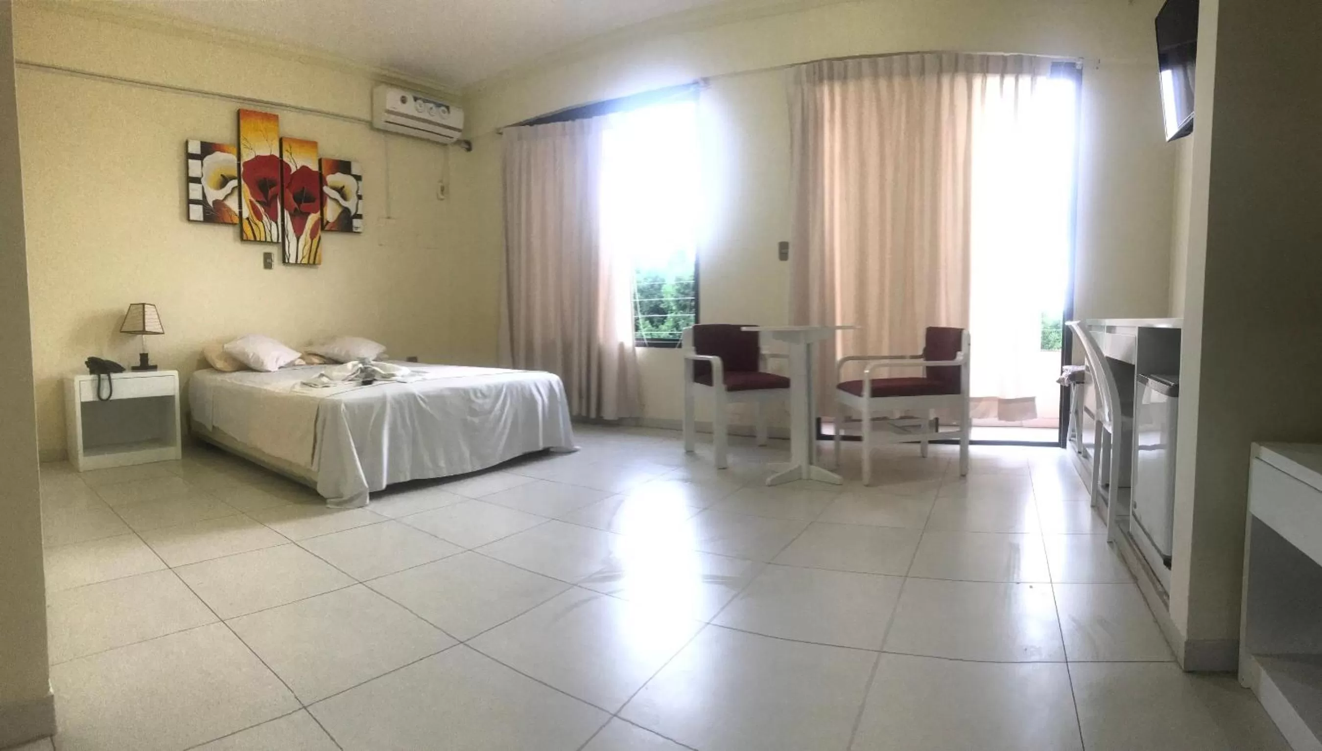 Photo of the whole room, Bed in Hotel Viru Viru II
