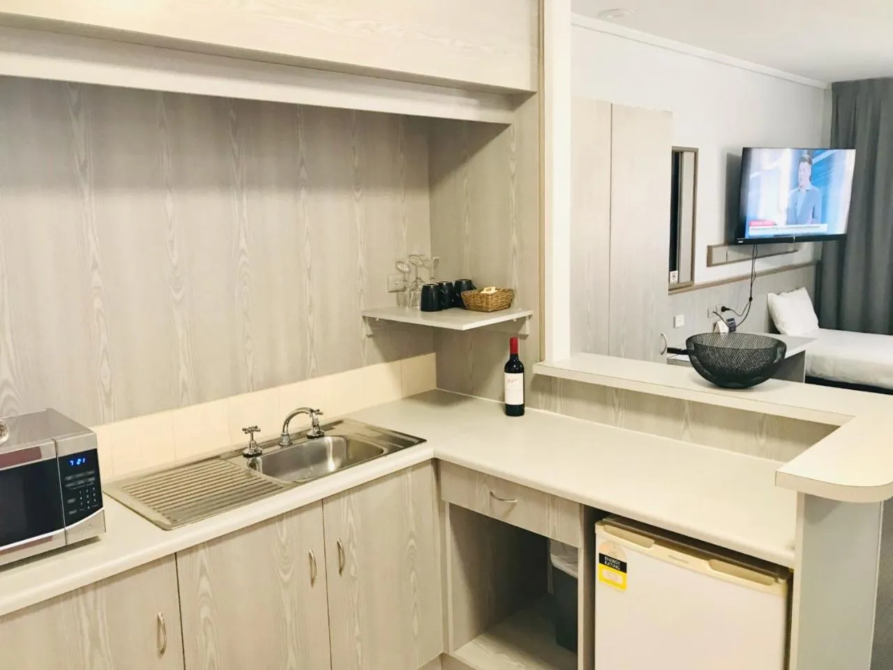 Kitchen or kitchenette in Comfort Inn Glenelg