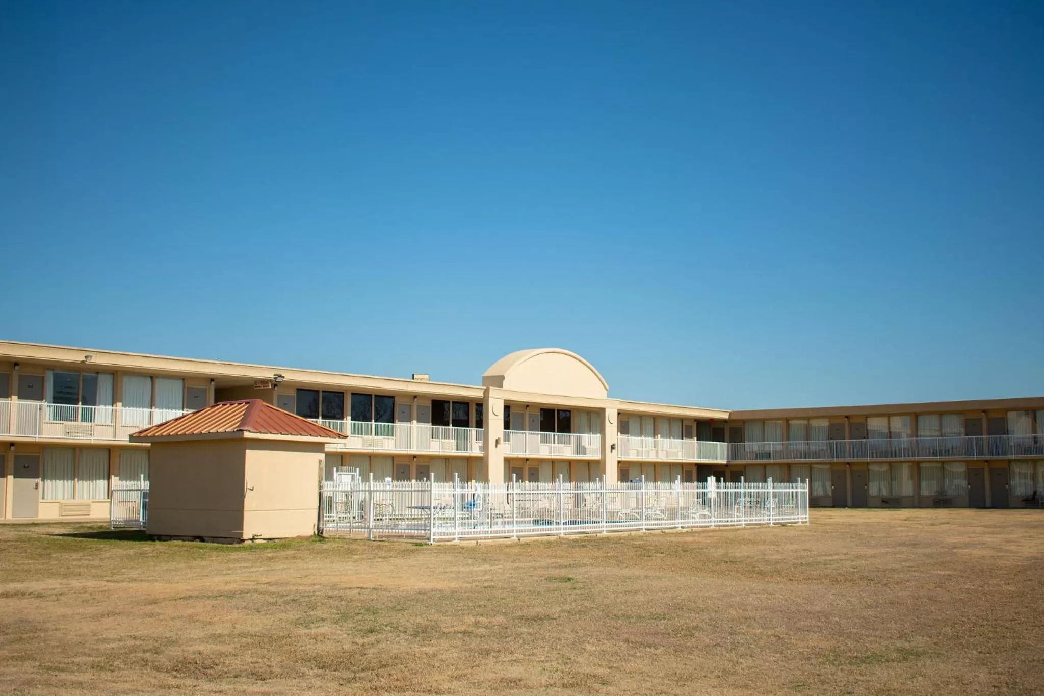 Property building in Days Inn by Wyndham Hillsboro TX