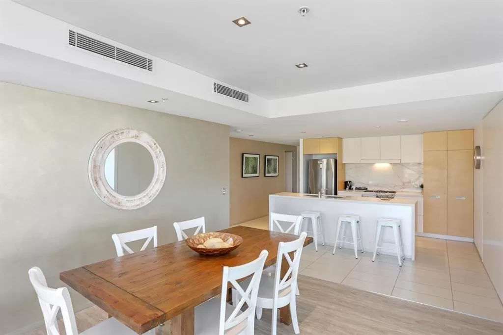 Ambience on Burleigh Beach