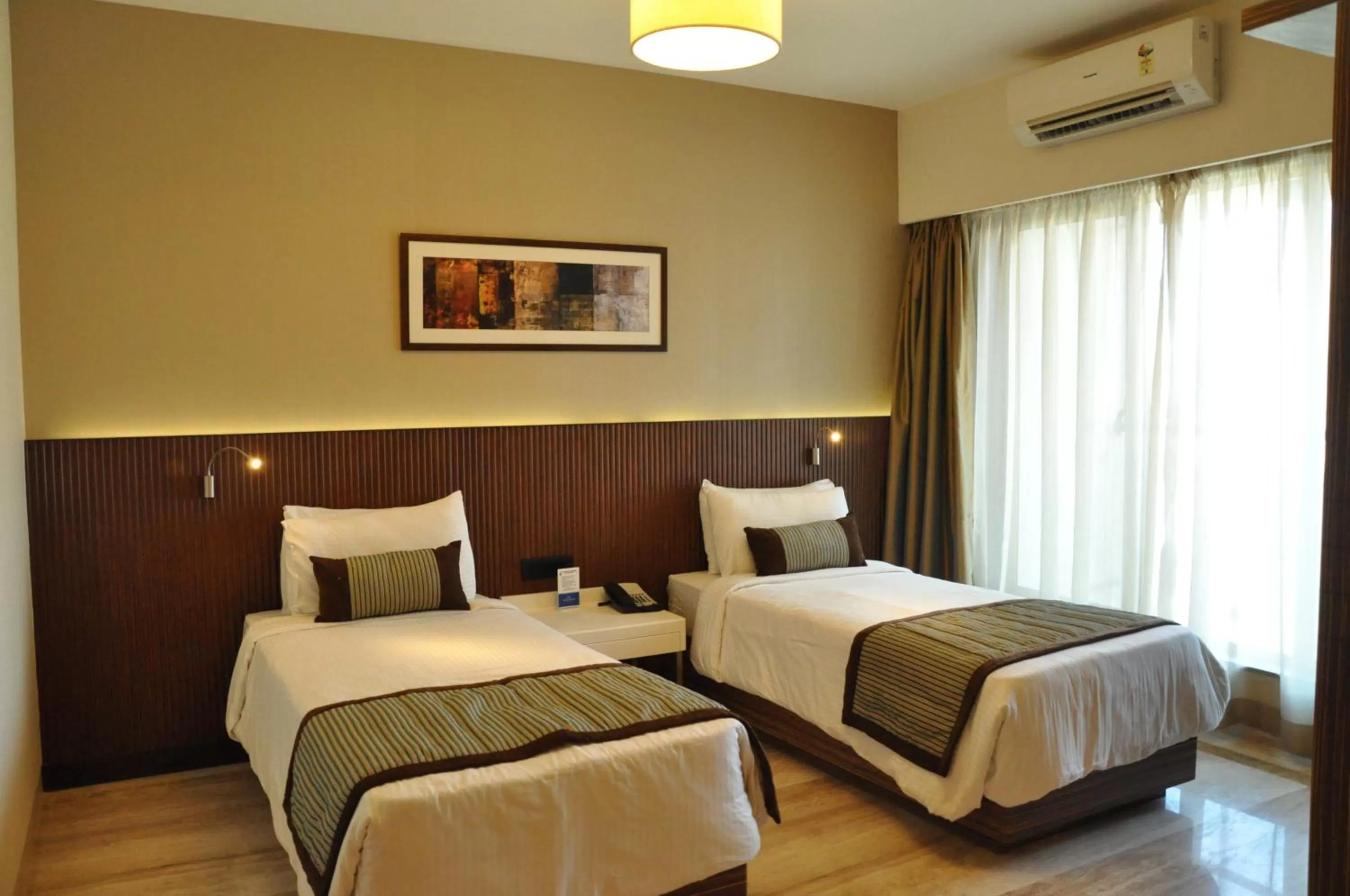 Bed in Residency Sarovar Portico