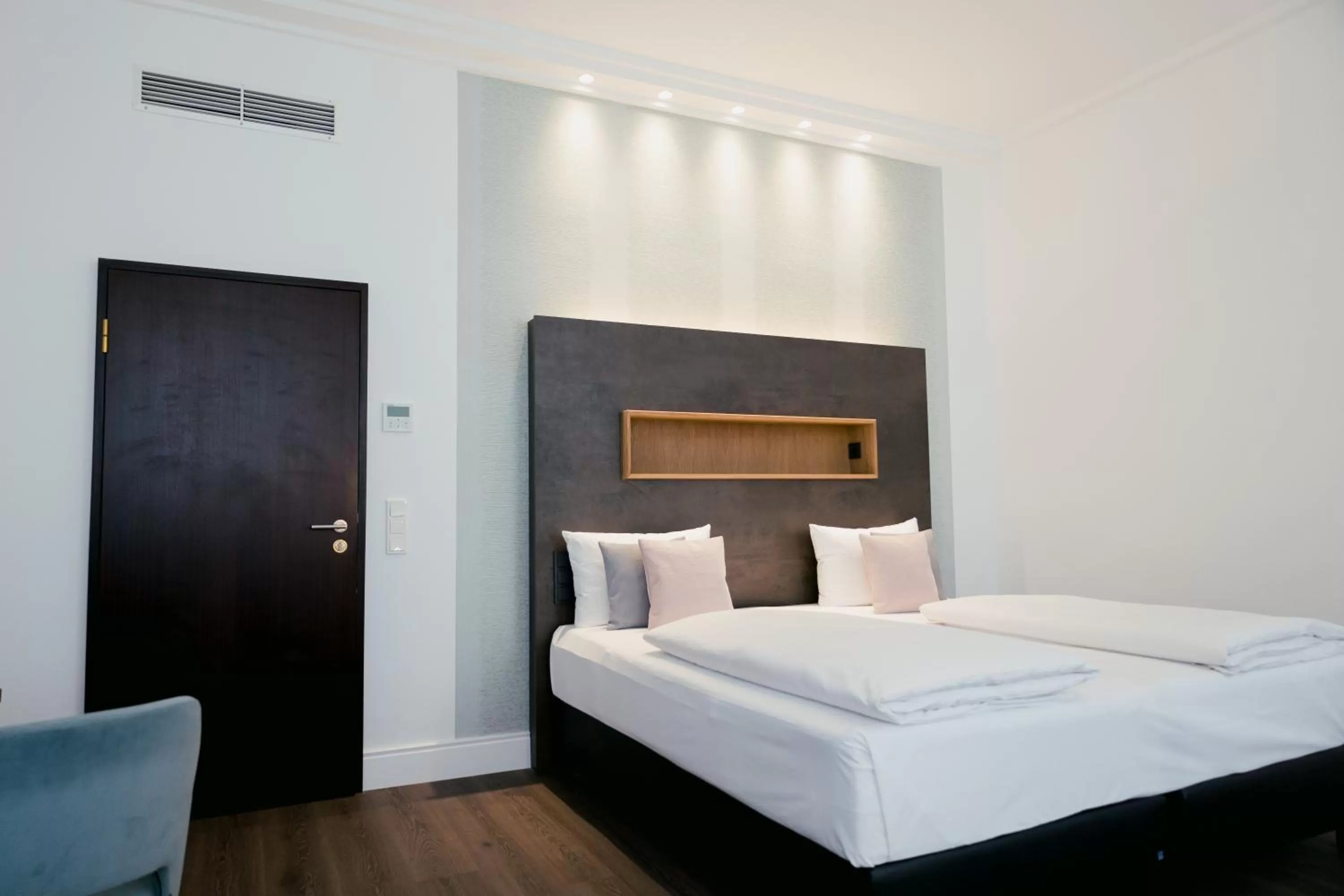 Photo of the whole room, Bed in DOM Hotel LIMBURG